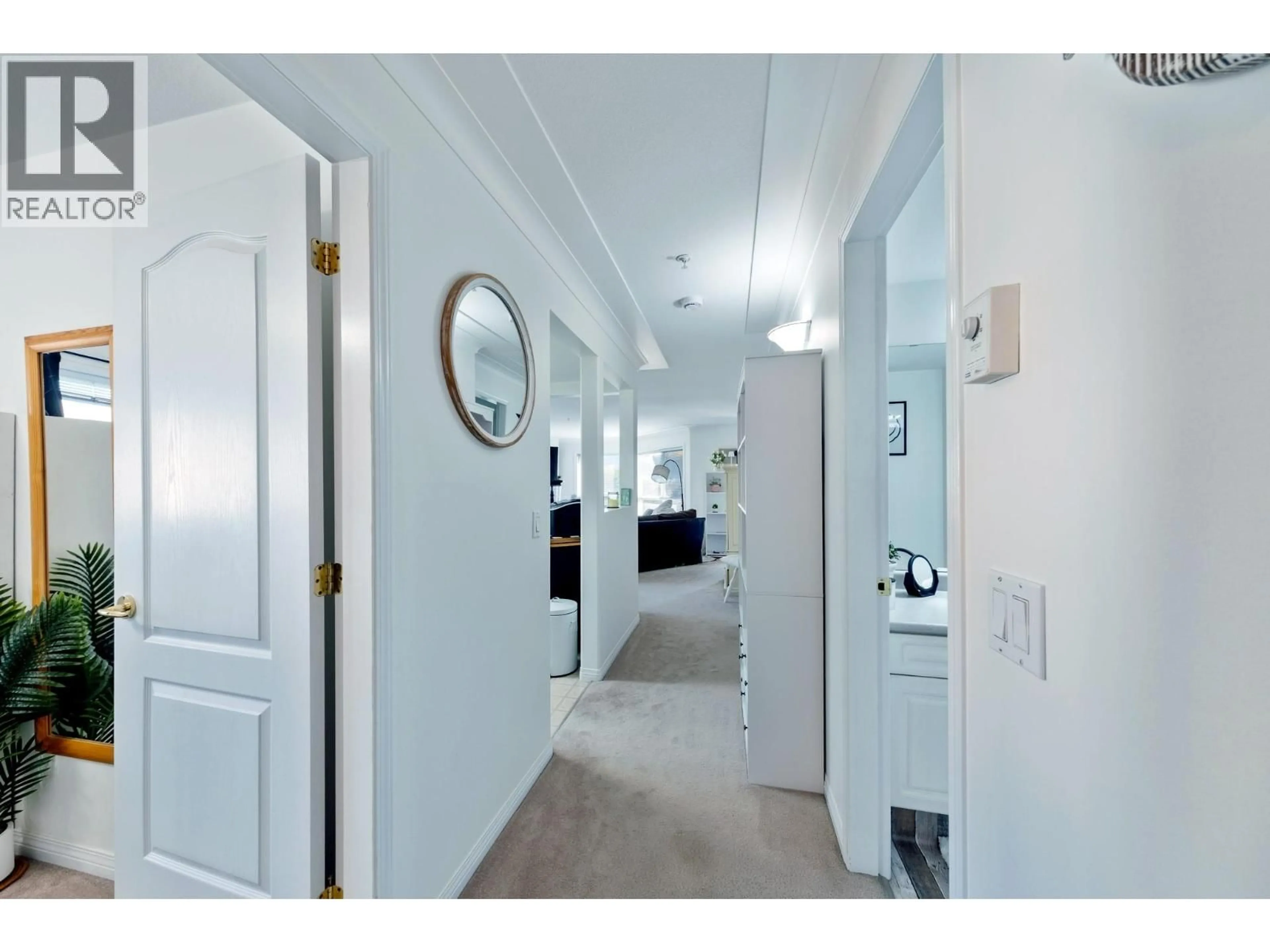 Indoor foyer for 313 - 1966 ENTERPRISE WAY, Kelowna British Columbia V1Y9S8