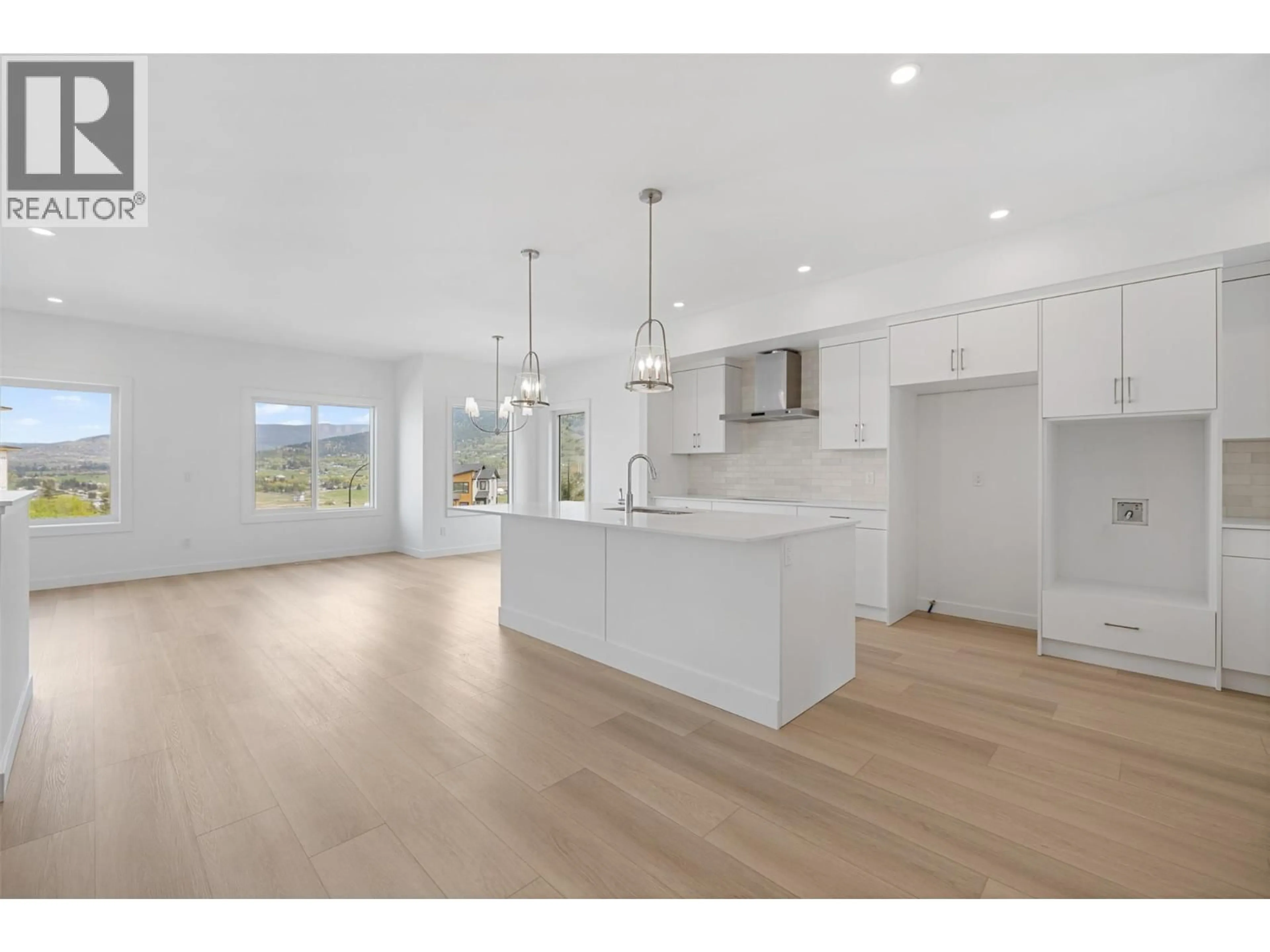 Open concept kitchen, unknown for 442 ARROWLEAF RISE, Coldstream British Columbia V1B2M4