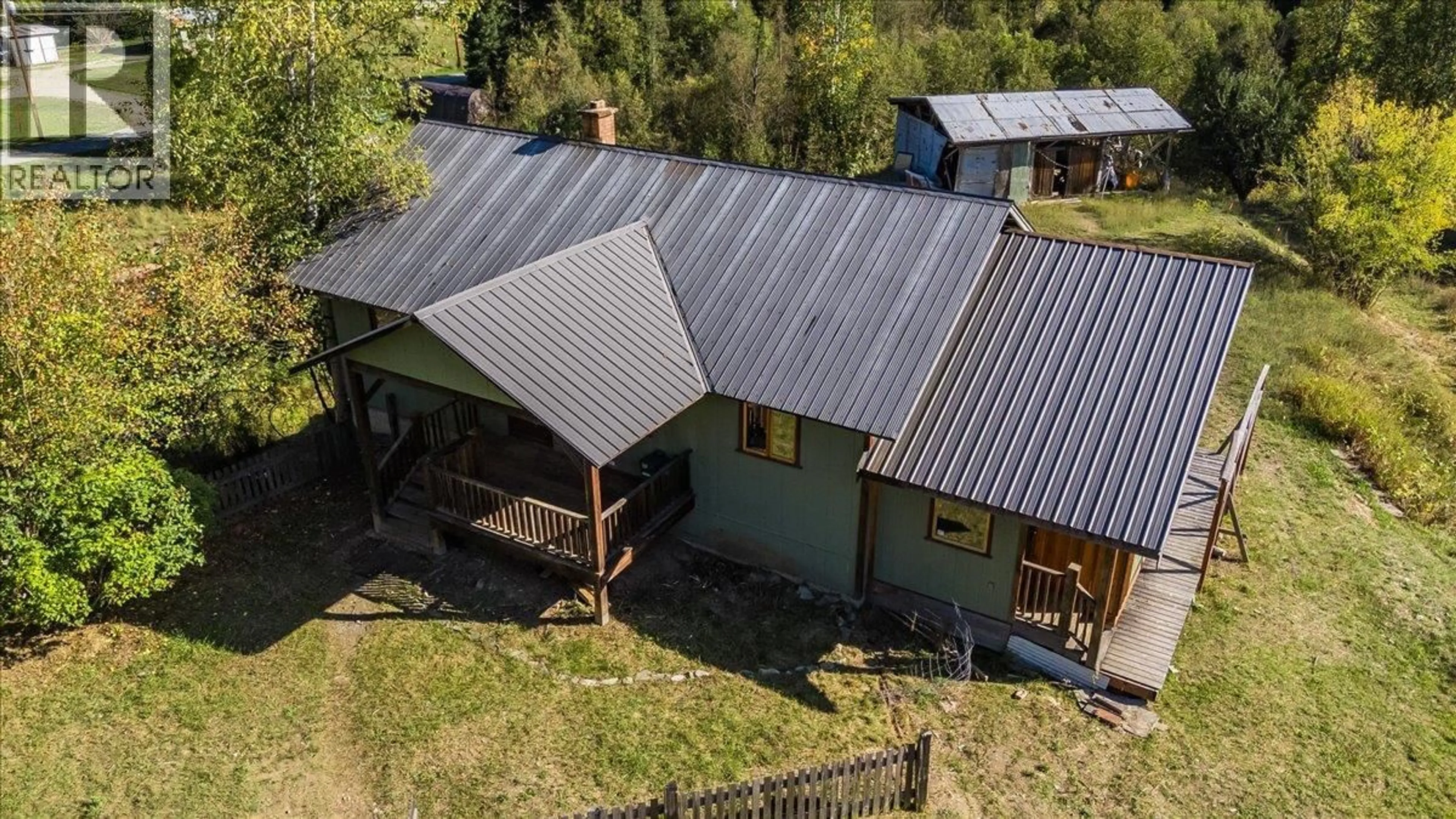 A pic from outside/outdoor area/front of a property/back of a property/a pic from drone, building for 3168 PASS CREEK ROAD, Crescent Valley British Columbia V0G1H0