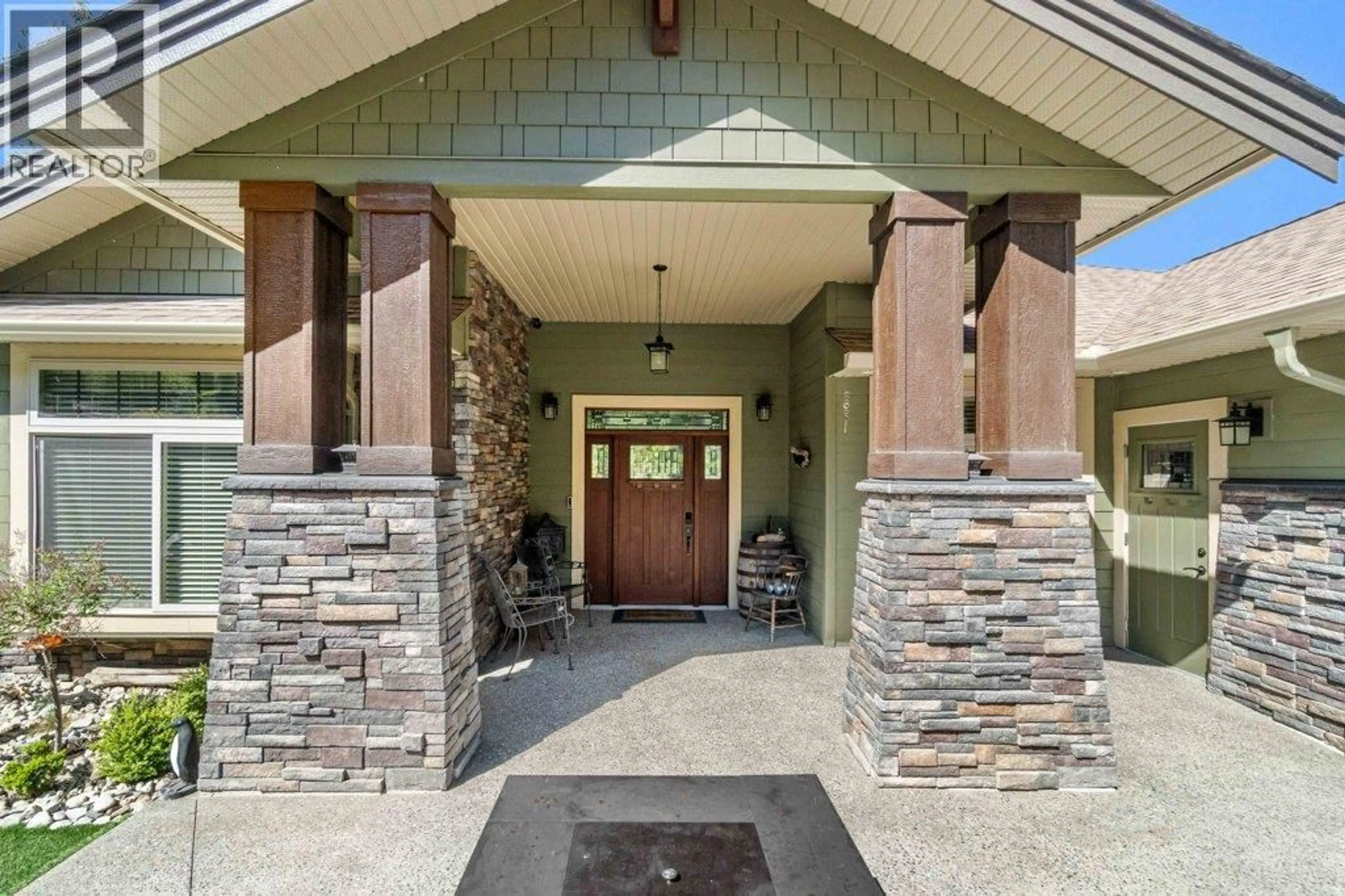Indoor entryway for 1 - 1581 20 STREET NORTHEAST, Salmon Arm British Columbia V1E0A7