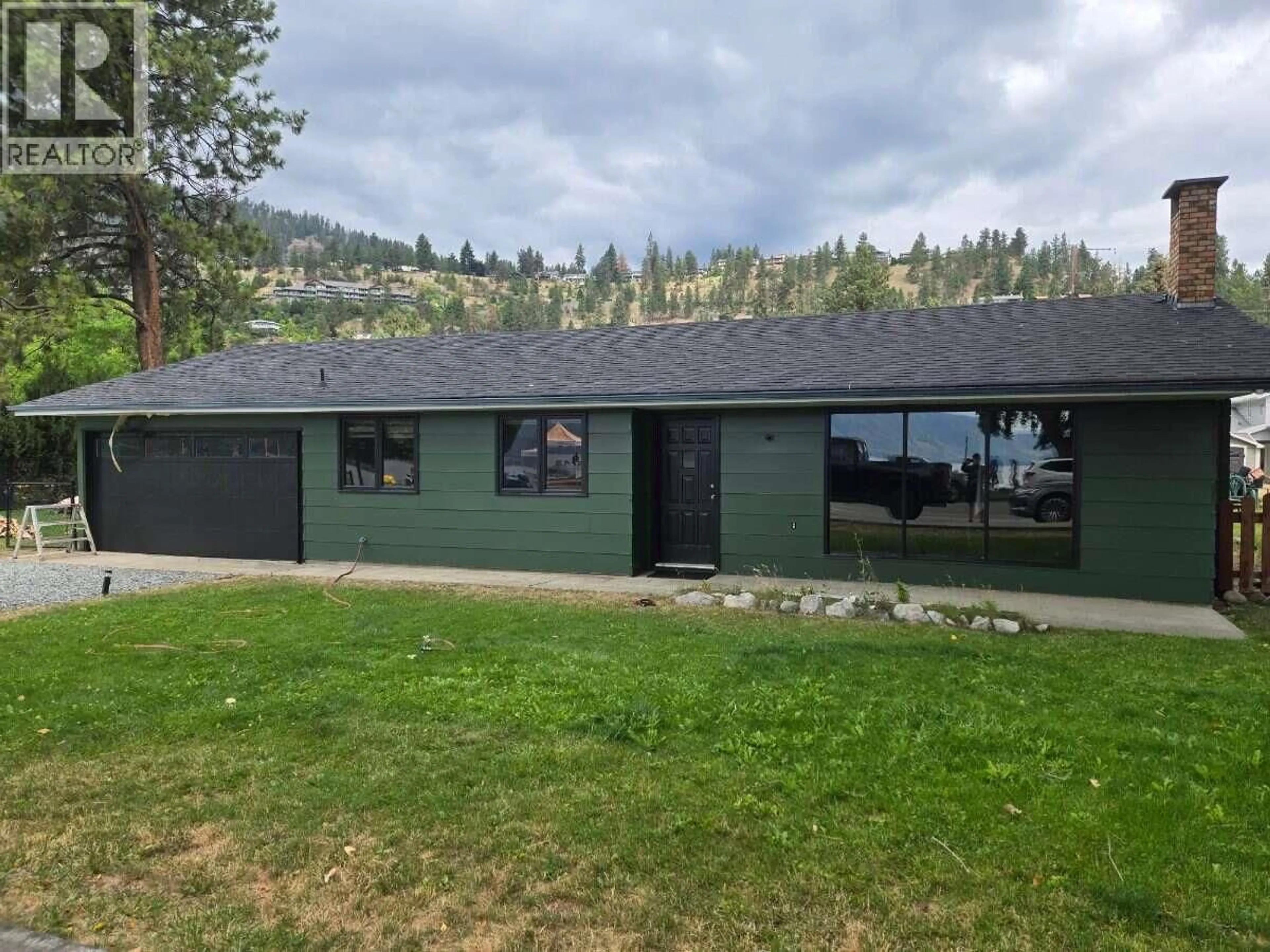Home with vinyl exterior material, unknown for 4194 BEACH AVENUE, Peachland British Columbia V0H1X6