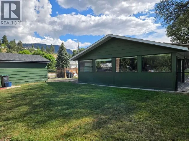 4194 BEACH AVENUE, Peachland 2