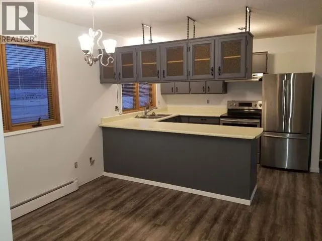 4194 BEACH AVENUE, Peachland 5
