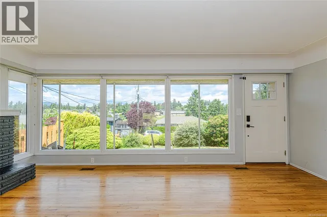 585 BAKER STREET, Saanich 2