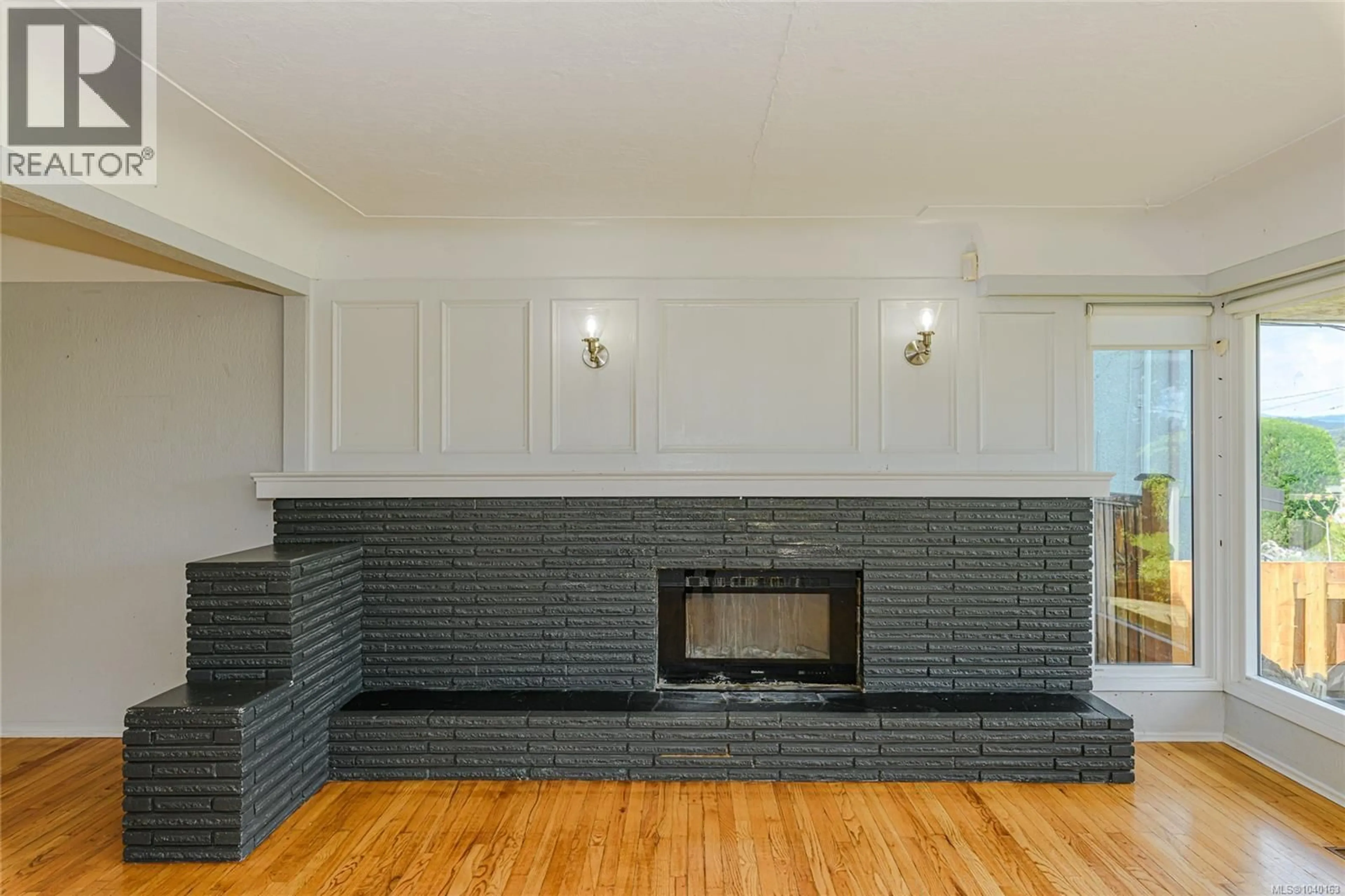 Unknown for 585 BAKER STREET, Saanich British Columbia V8Z2H6