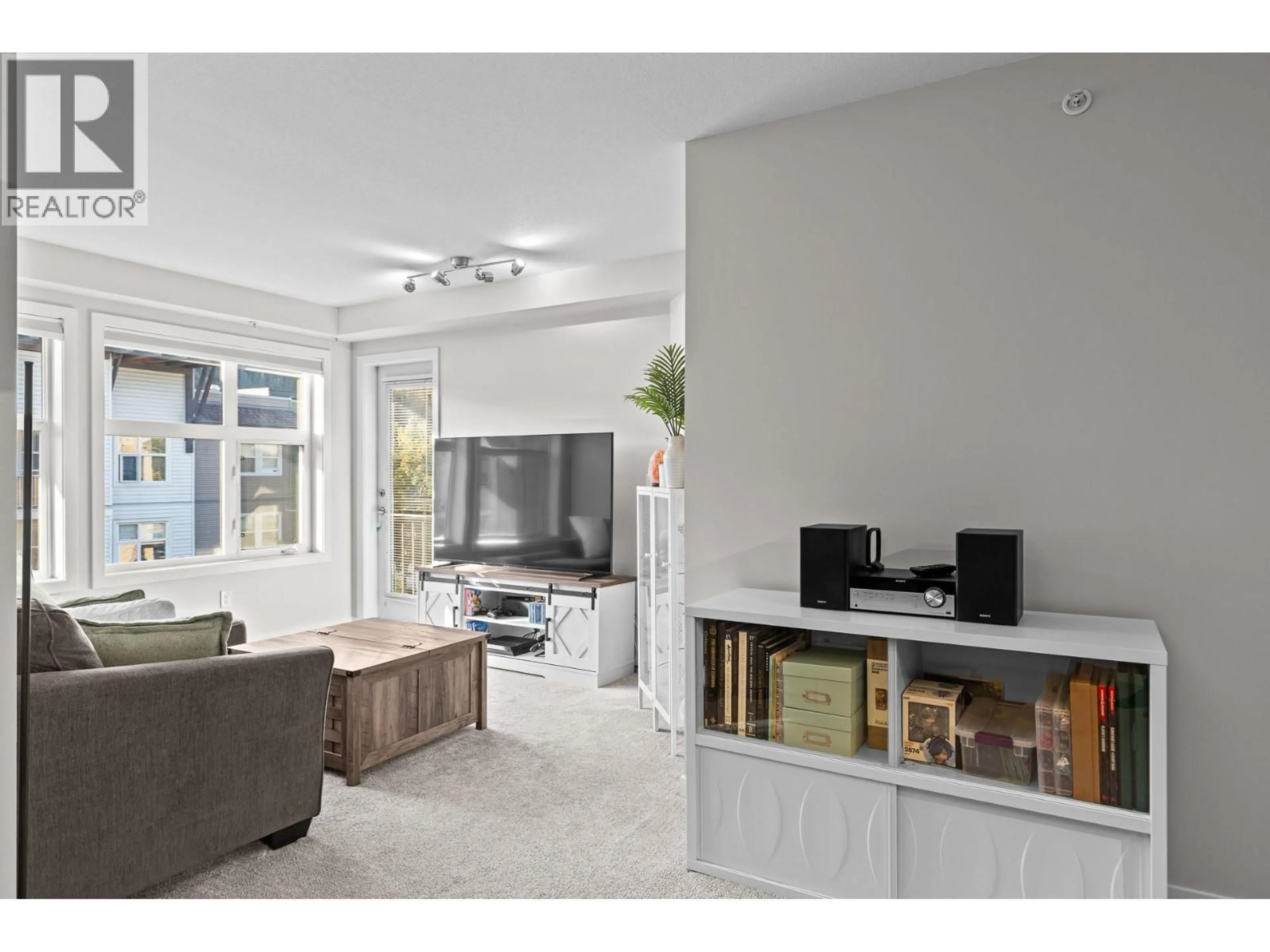 Living room with furniture, unknown for 411 - 533 YATES ROAD, Kelowna British Columbia V1V2T8