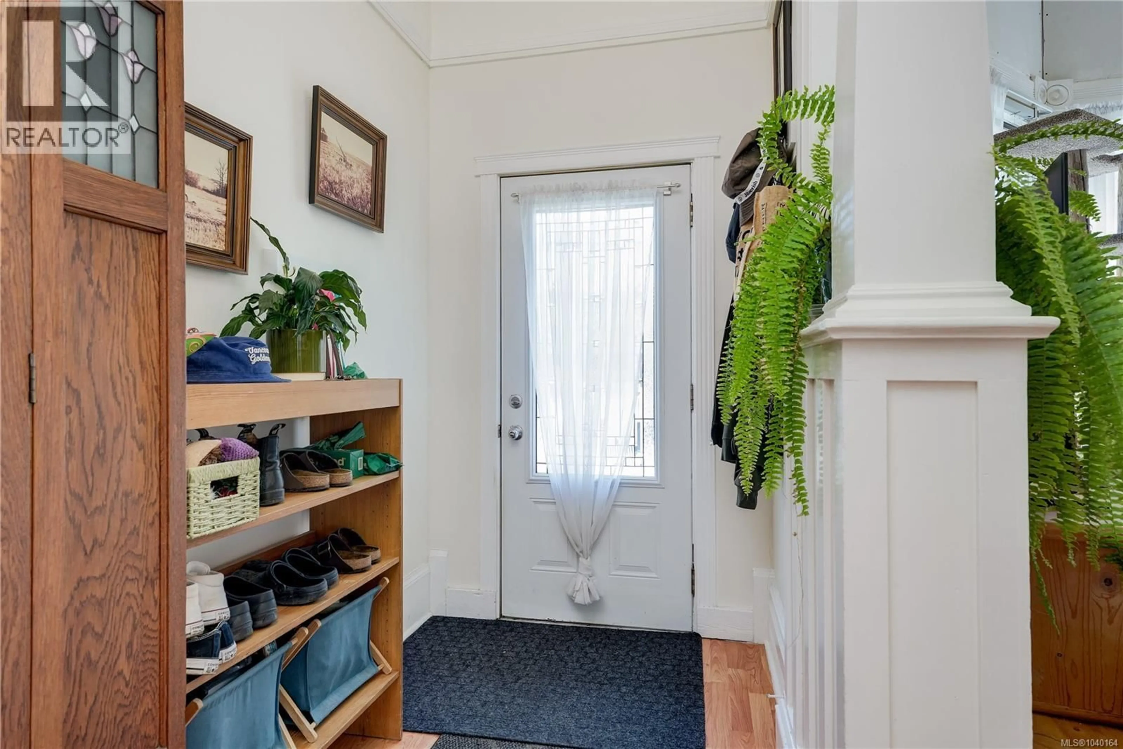 Indoor entryway for 1330 JOHNSON STREET, Victoria British Columbia V8V3P1