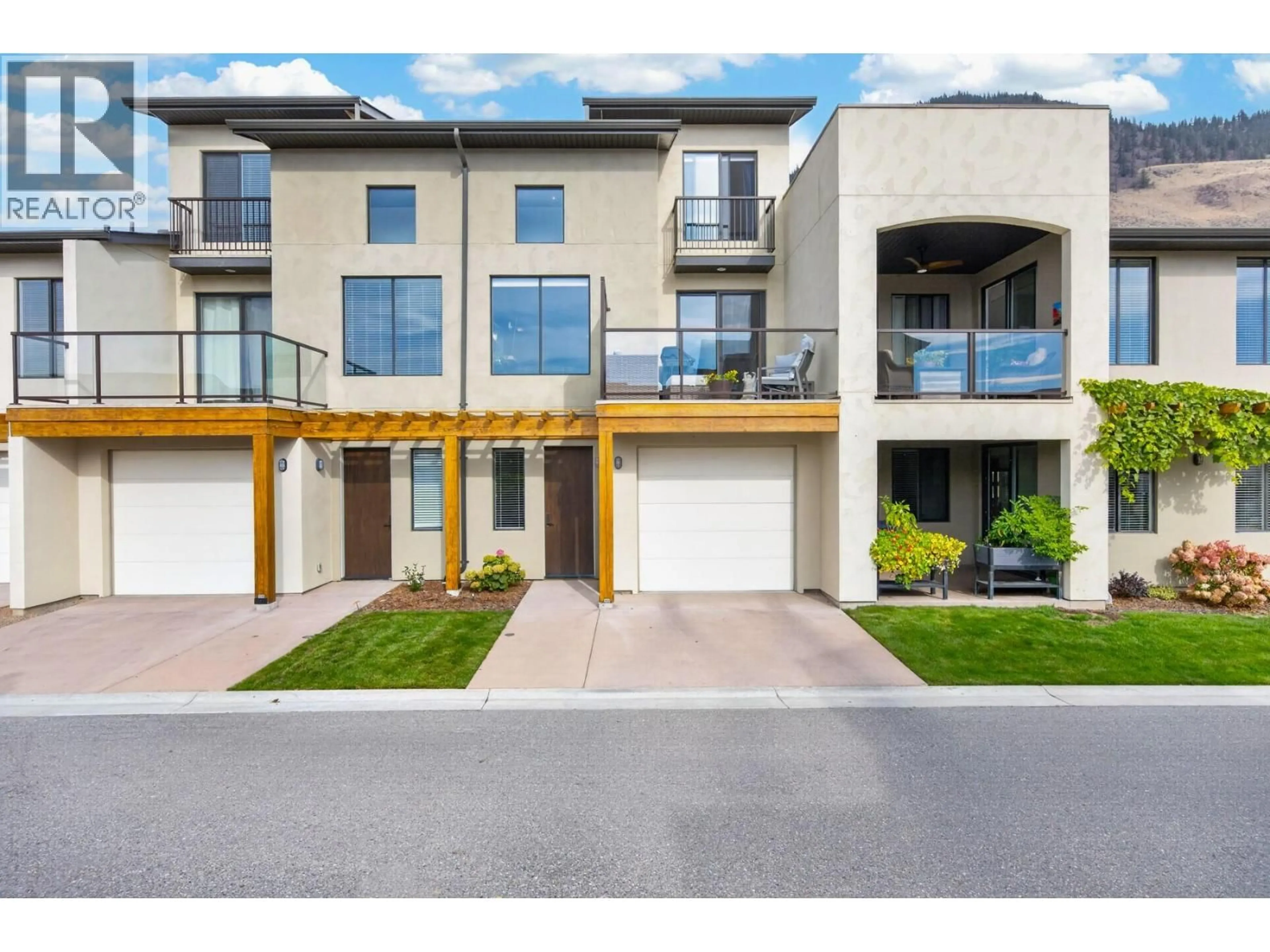 A pic from outside/outdoor area/front of a property/back of a property/a pic from drone, street for 312 BELMONTE AVENUE, Kamloops British Columbia V2H0C6