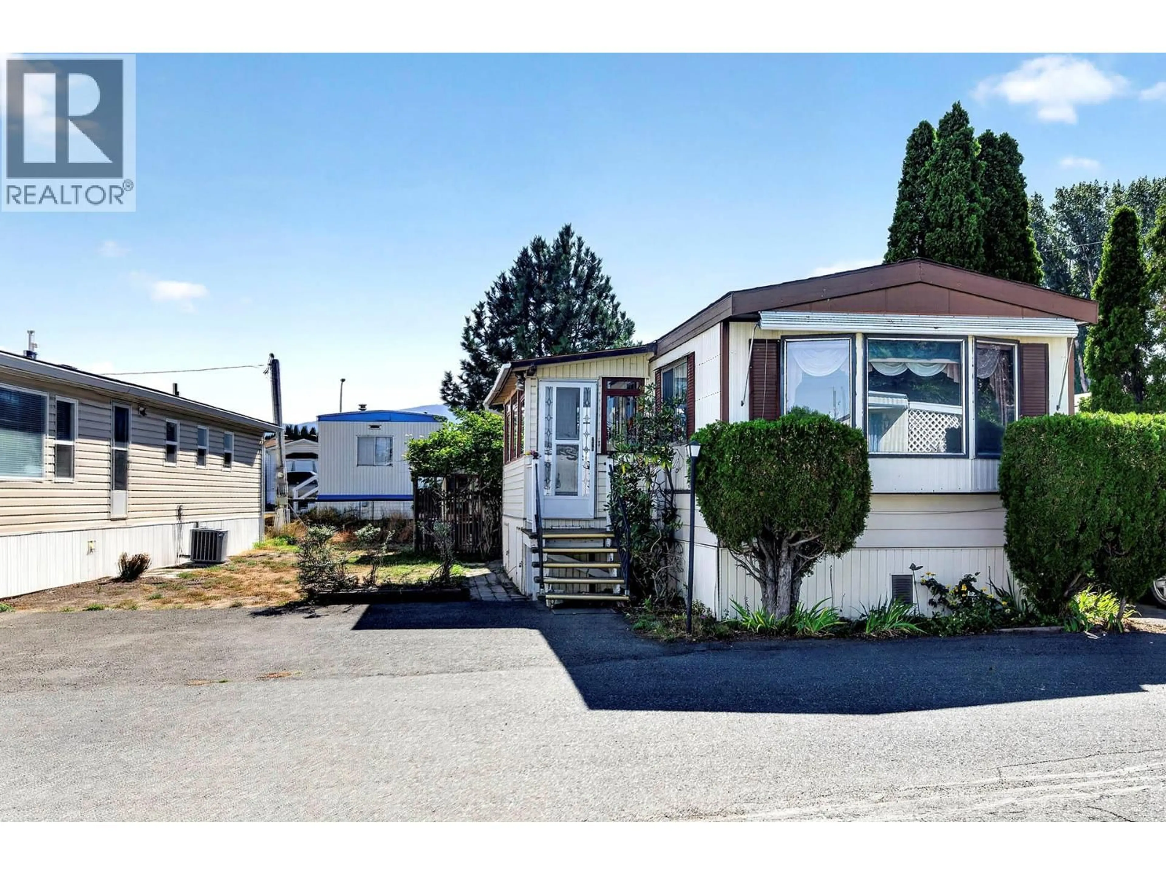 Home with vinyl exterior material, street for 15 MARS DRIVE, Kamloops British Columbia V2B1B3