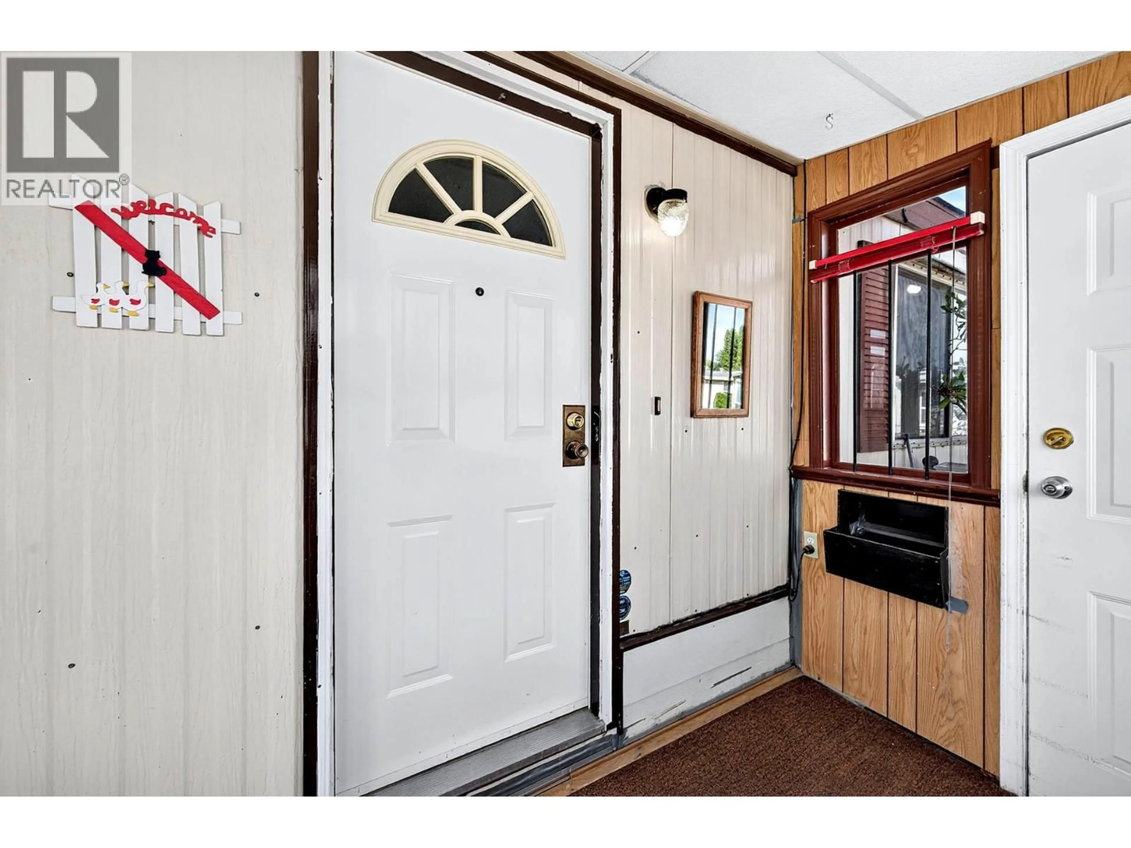 Indoor entryway for 15 MARS DRIVE, Kamloops British Columbia V2B1B3