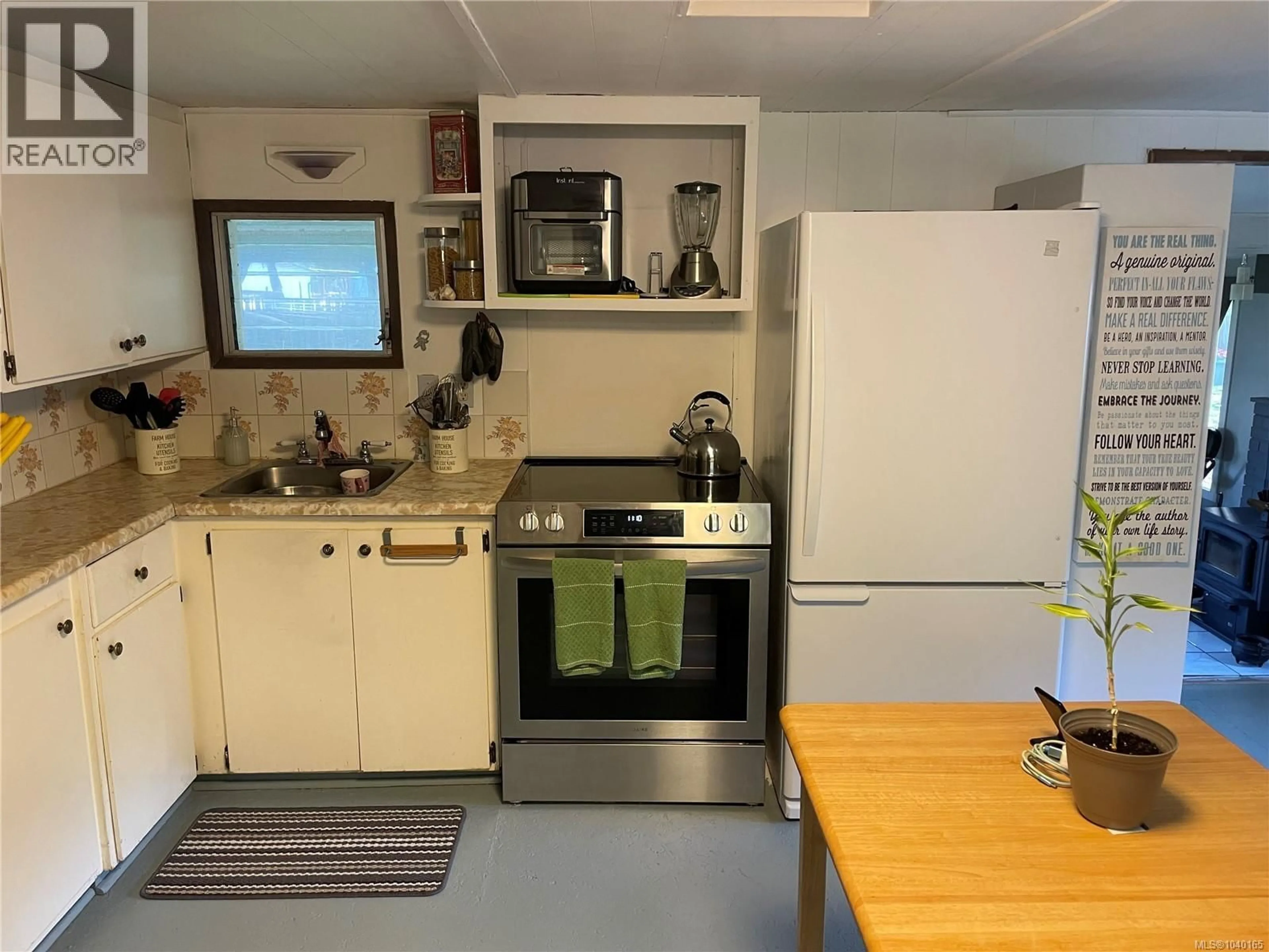 Standard kitchen, unknown for 247 HUSON ROAD, Qualicum Beach British Columbia V9K2A2