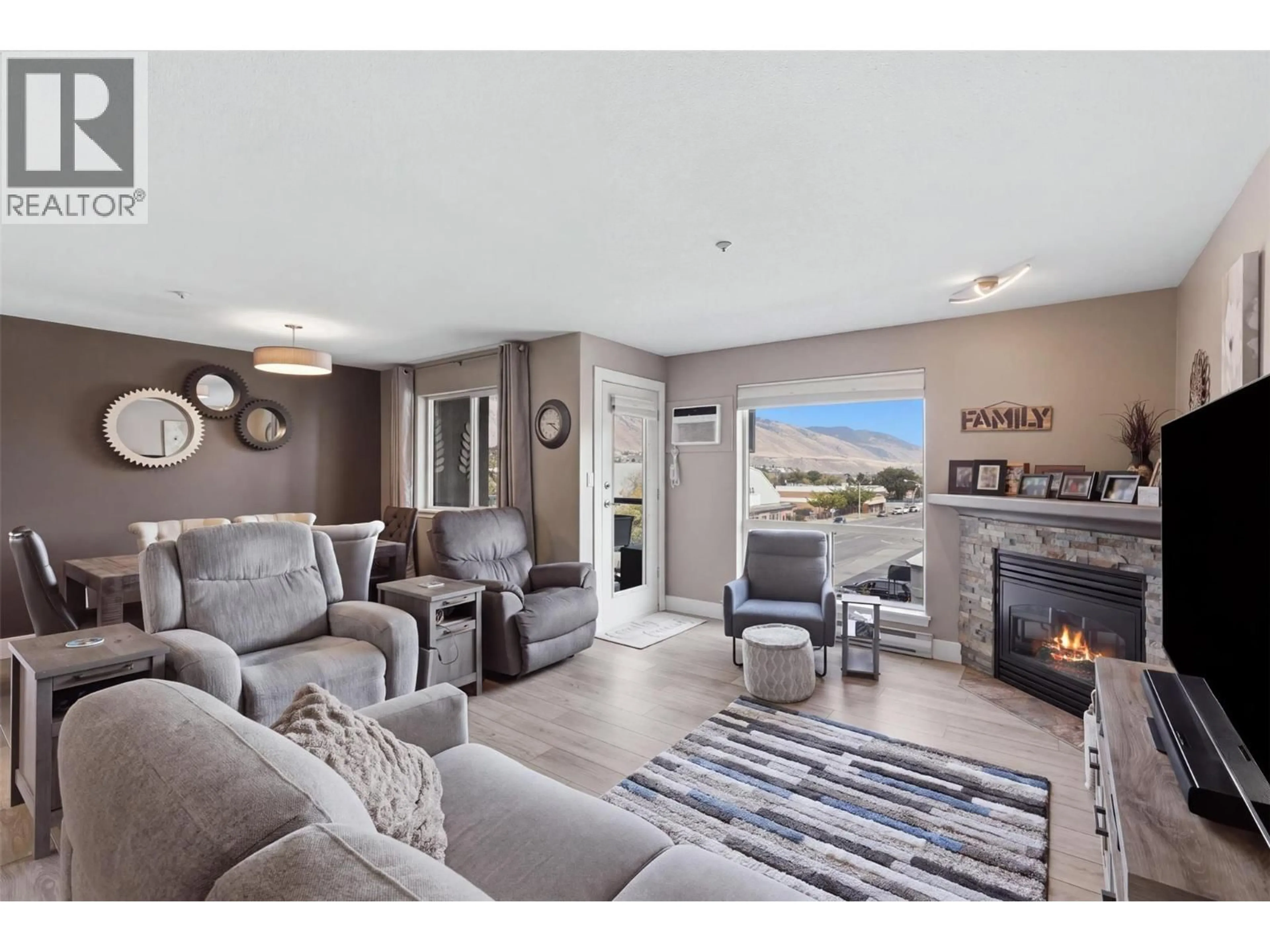 Living room with furniture, unknown for 303 - 683 VICTORIA STREET, Kamloops British Columbia V2C2B3