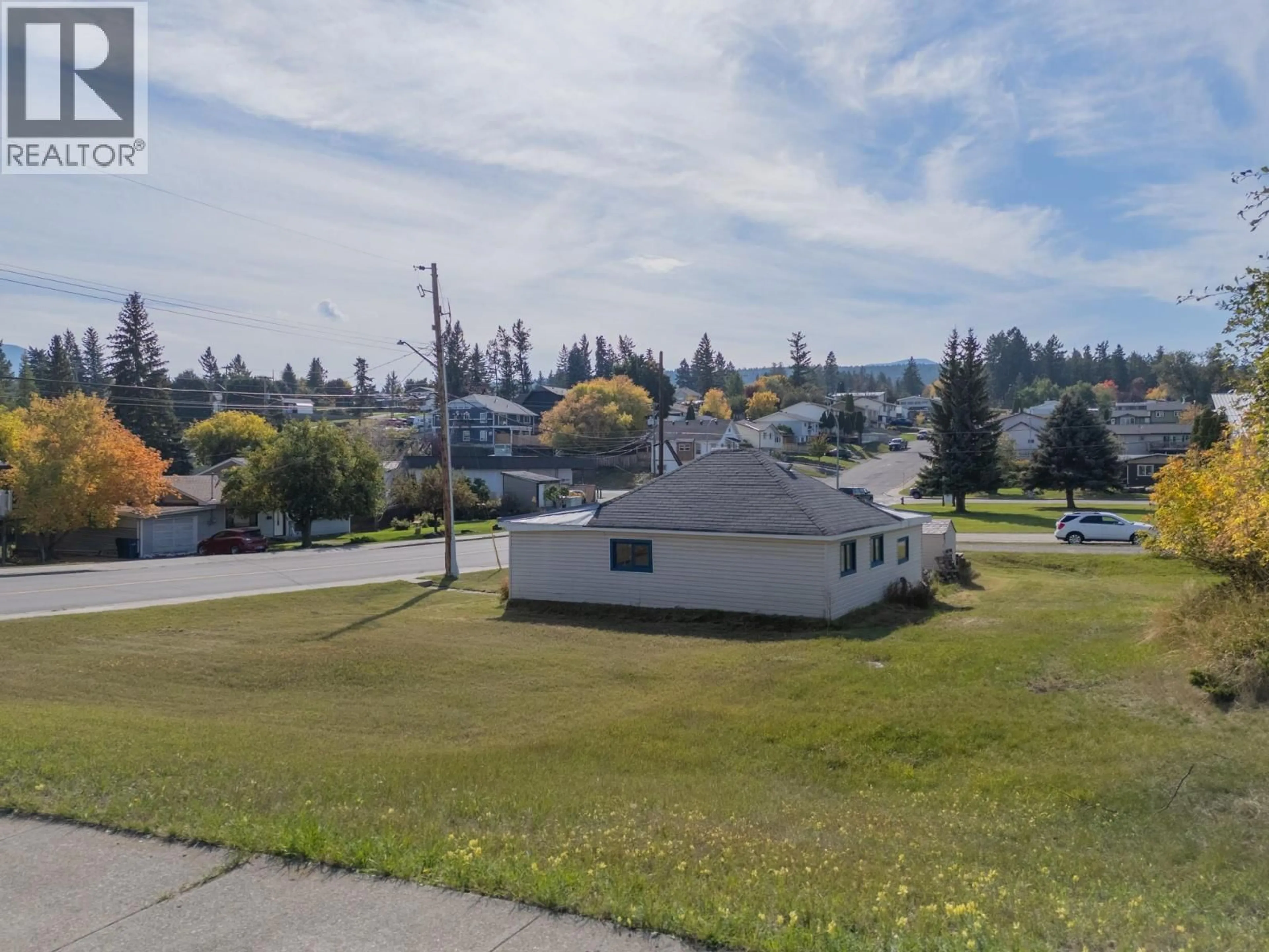 A pic from outside/outdoor area/front of a property/back of a property/a pic from drone, unknown for 1005 11TH AVENUE SOUTH, Cranbrook British Columbia V1C2R6
