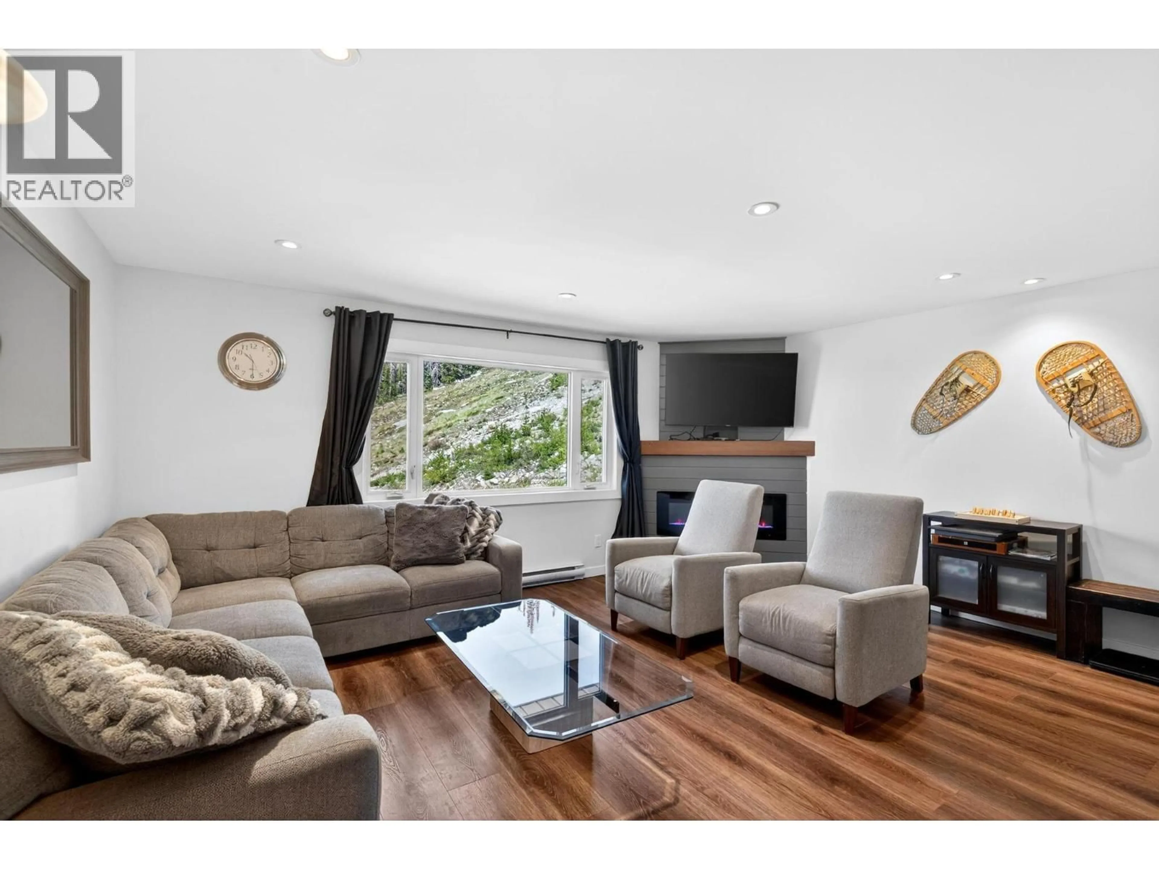 Living room with furniture, wood/laminate floor for B6 - 7375 PORCUPINE ROAD, Big White British Columbia V1P1P3