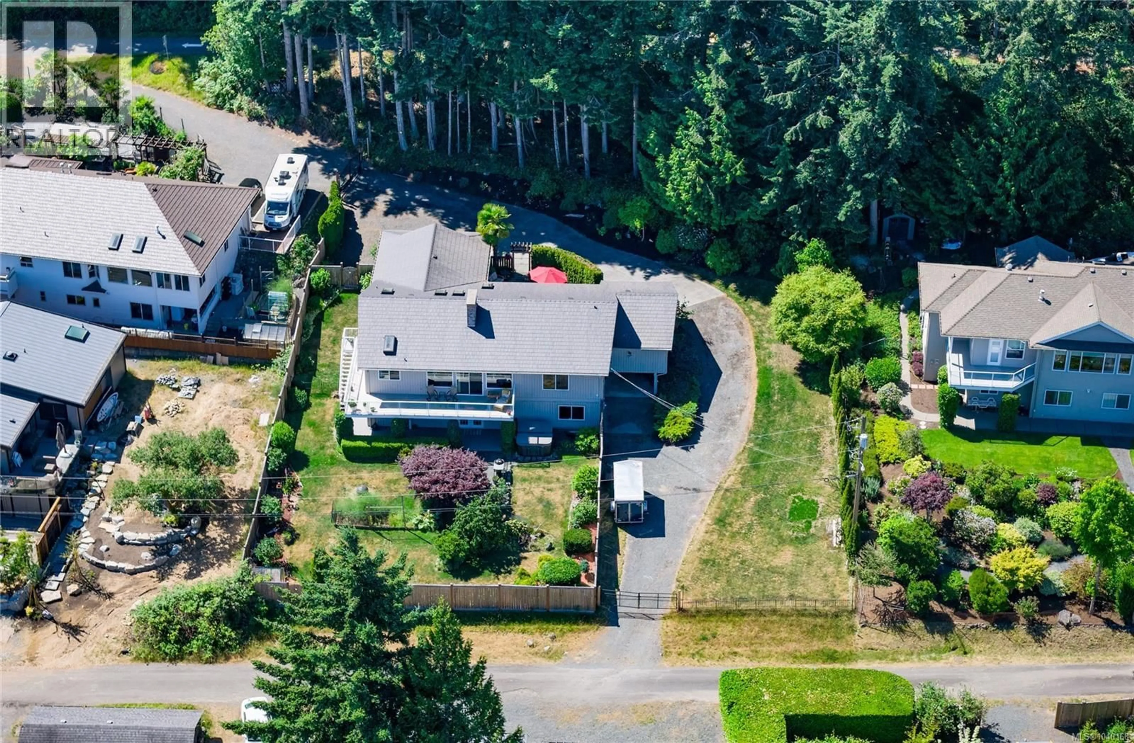 A pic from outside/outdoor area/front of a property/back of a property/a pic from drone, unknown for 323 HOYLAKE ROAD WEST, Qualicum Beach British Columbia V9K1K5
