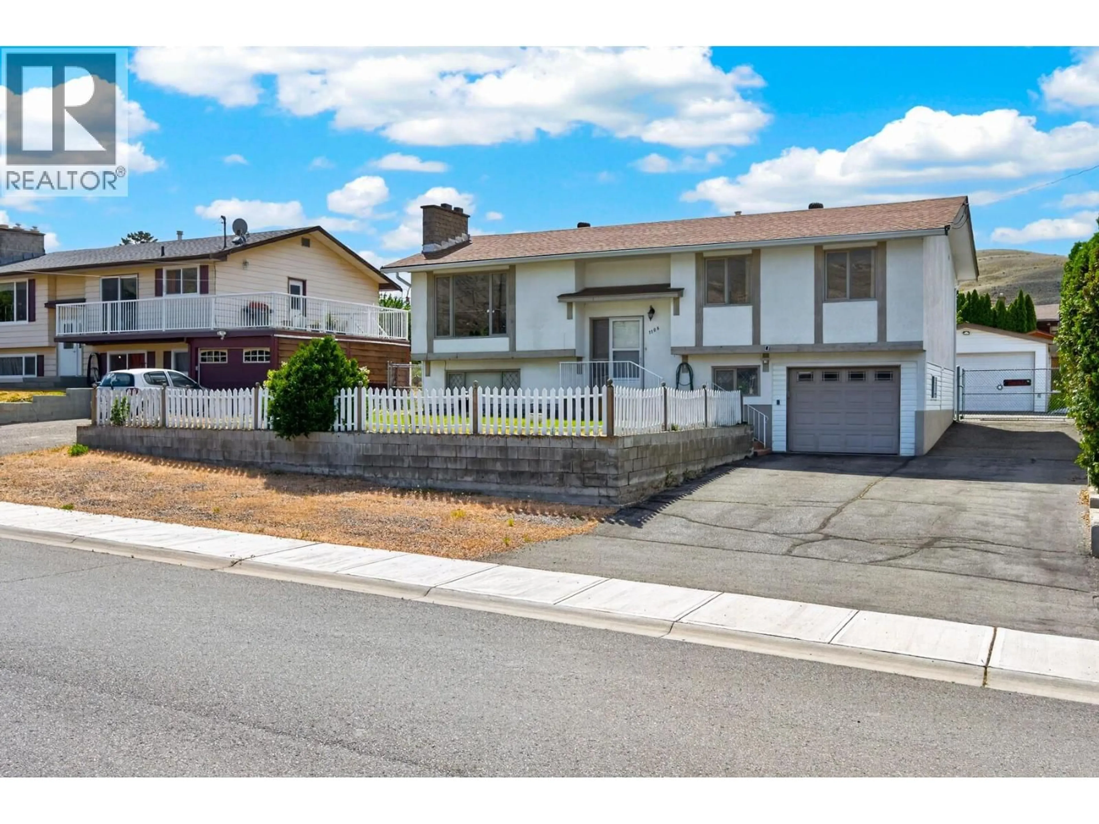 Home with vinyl exterior material, street for 1106 MACLEAN CRESCENT, Cache Creek British Columbia V0K1H0
