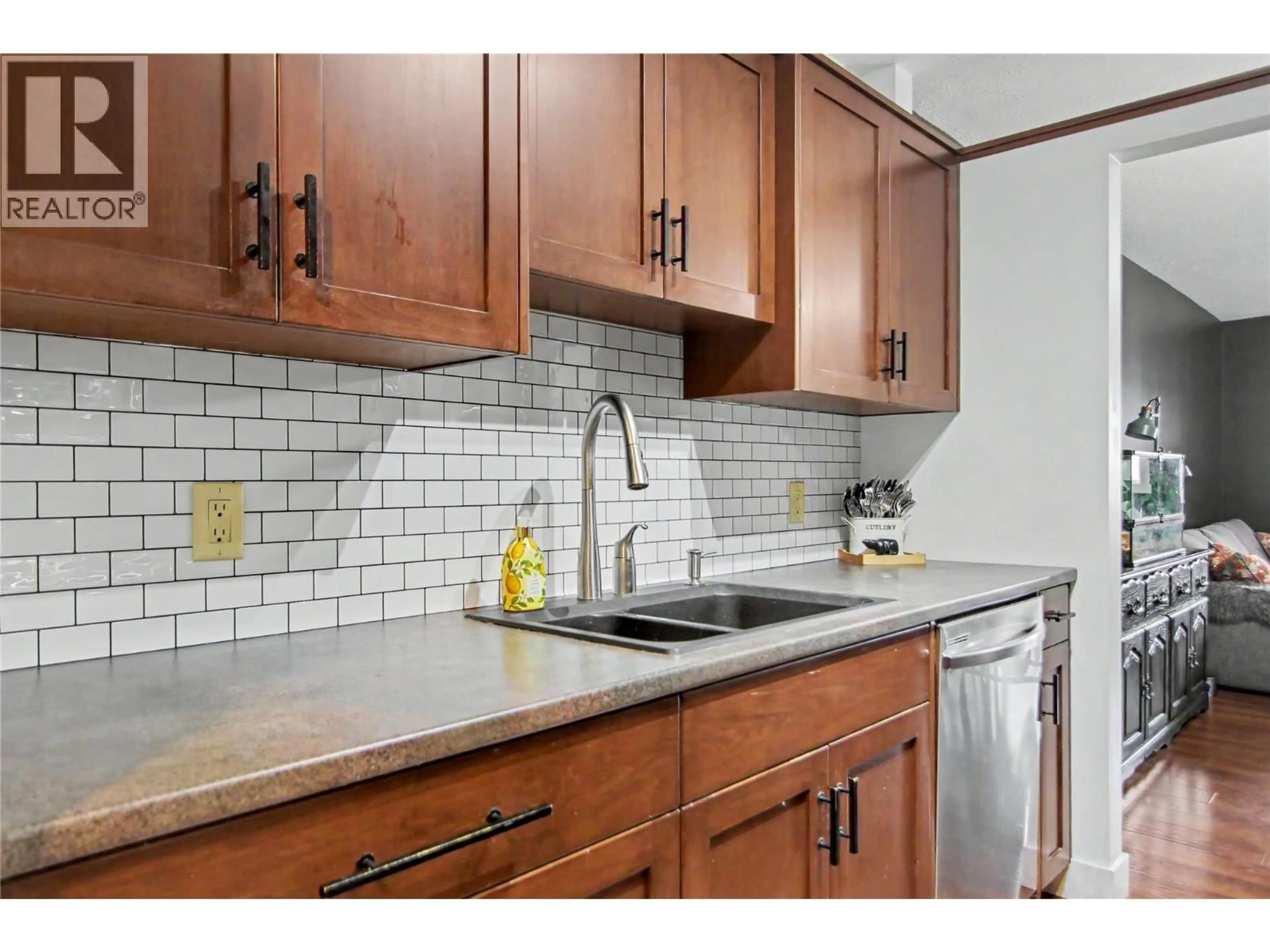Standard kitchen, ceramic/tile floor for 338 - 1665 UFTON COURT, Kelowna British Columbia V1Y8G7