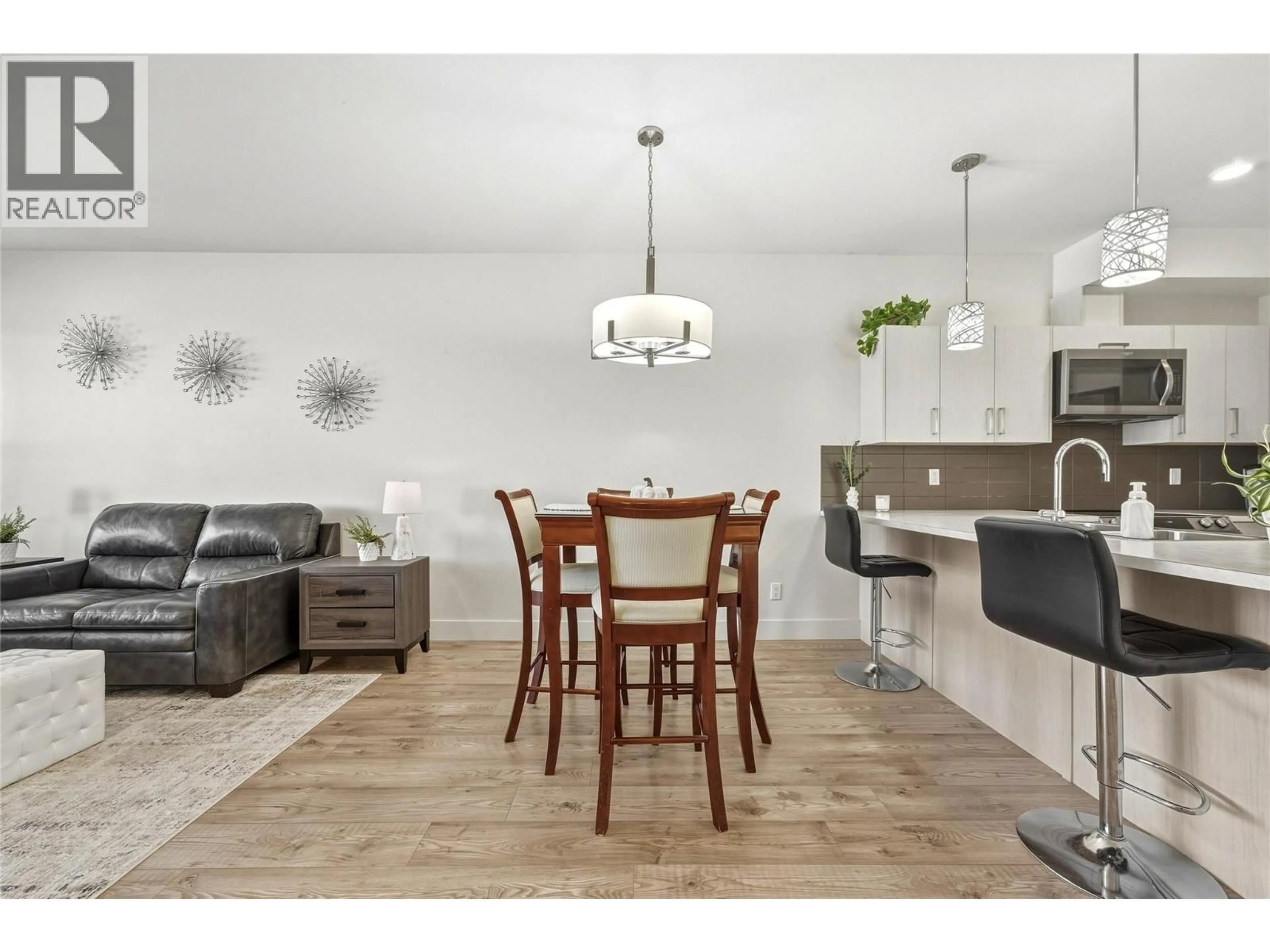 Open concept kitchen, wood/laminate floor for 25 - 933 MT ROBSON PLACE, Vernon British Columbia V1B4G4