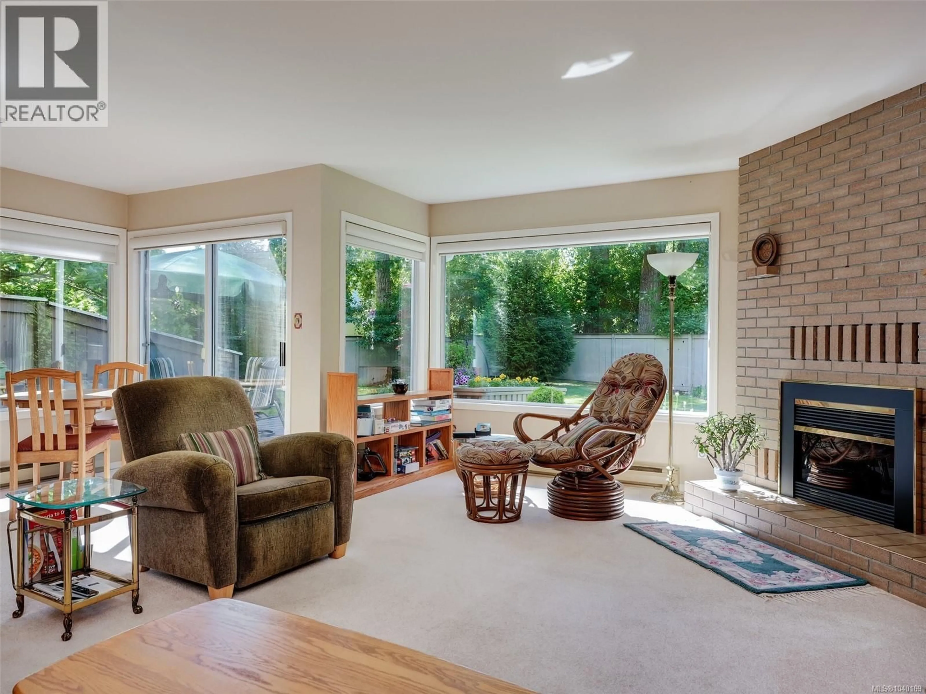 Living room with furniture, unknown for 3 - 1309 MCKENZIE AVENUE, Saanich British Columbia V8P2M1