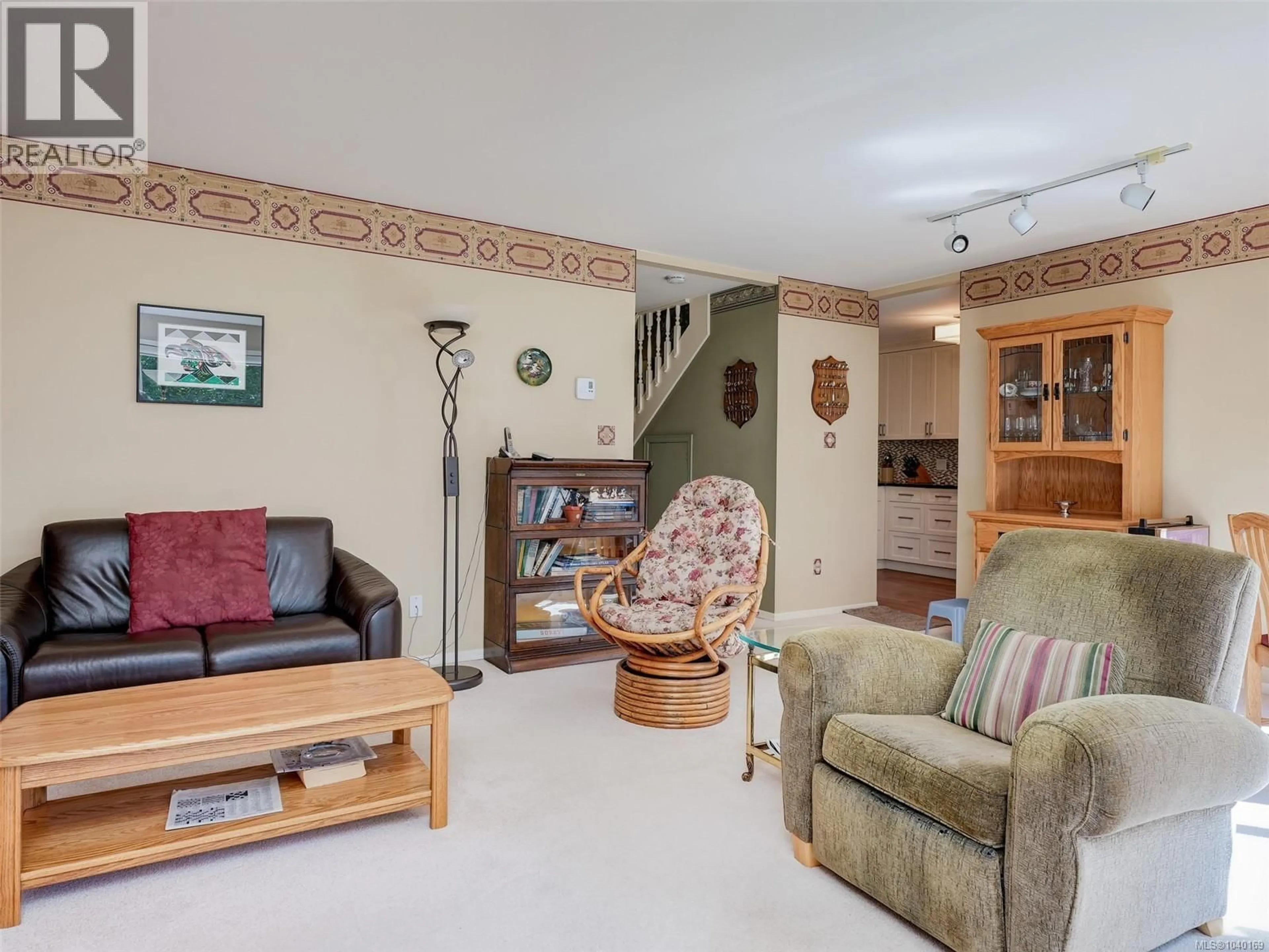 Living room with furniture, unknown for 3 - 1309 MCKENZIE AVENUE, Saanich British Columbia V8P2M1
