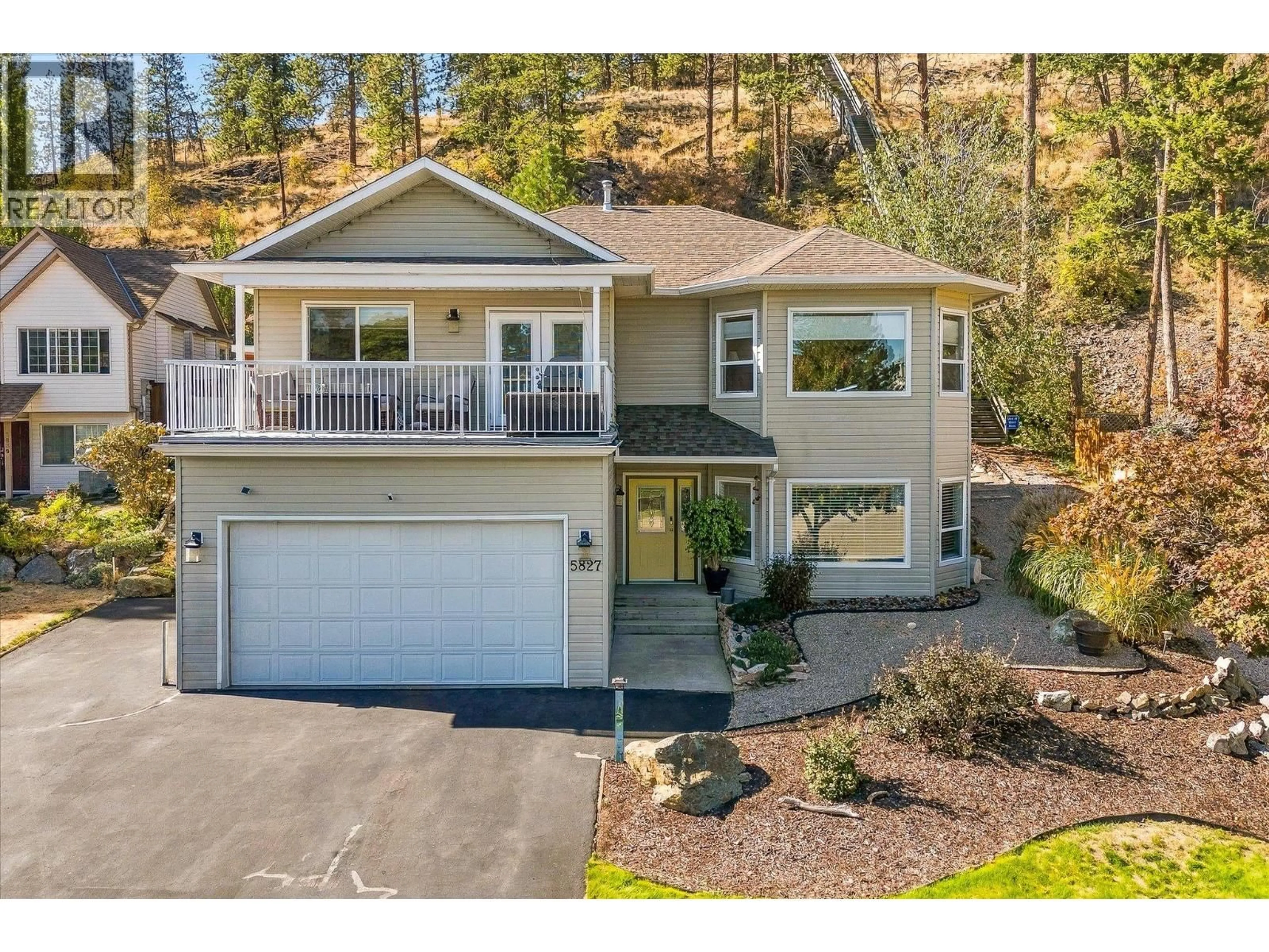 Home with vinyl exterior material, street for 5827 VICTORIA STREET, Peachland British Columbia V0H1X4