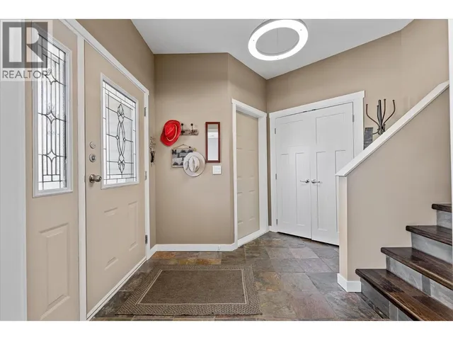 5827 VICTORIA STREET, Peachland 3
