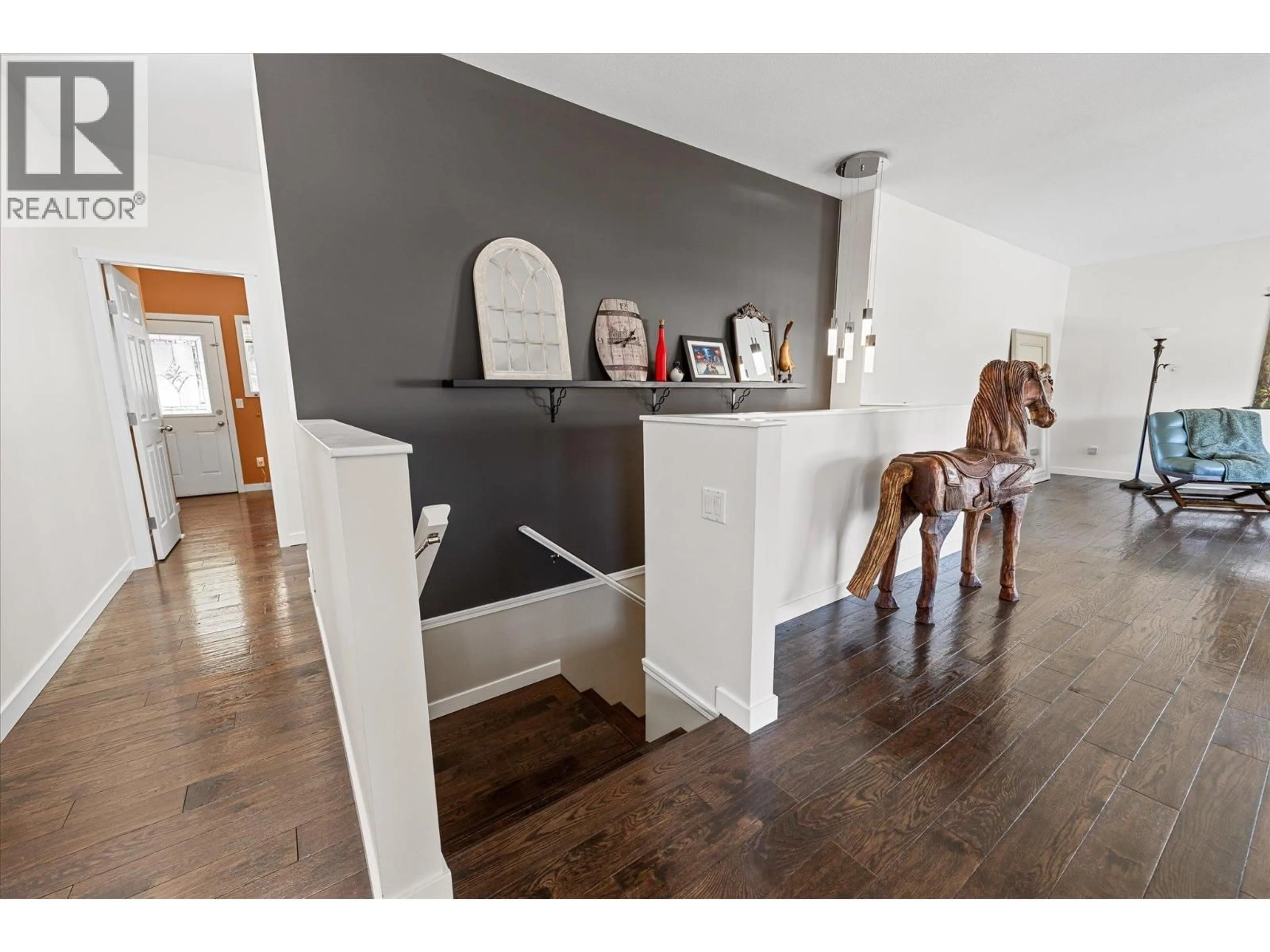 Indoor entryway for 5827 VICTORIA STREET, Peachland British Columbia V0H1X4