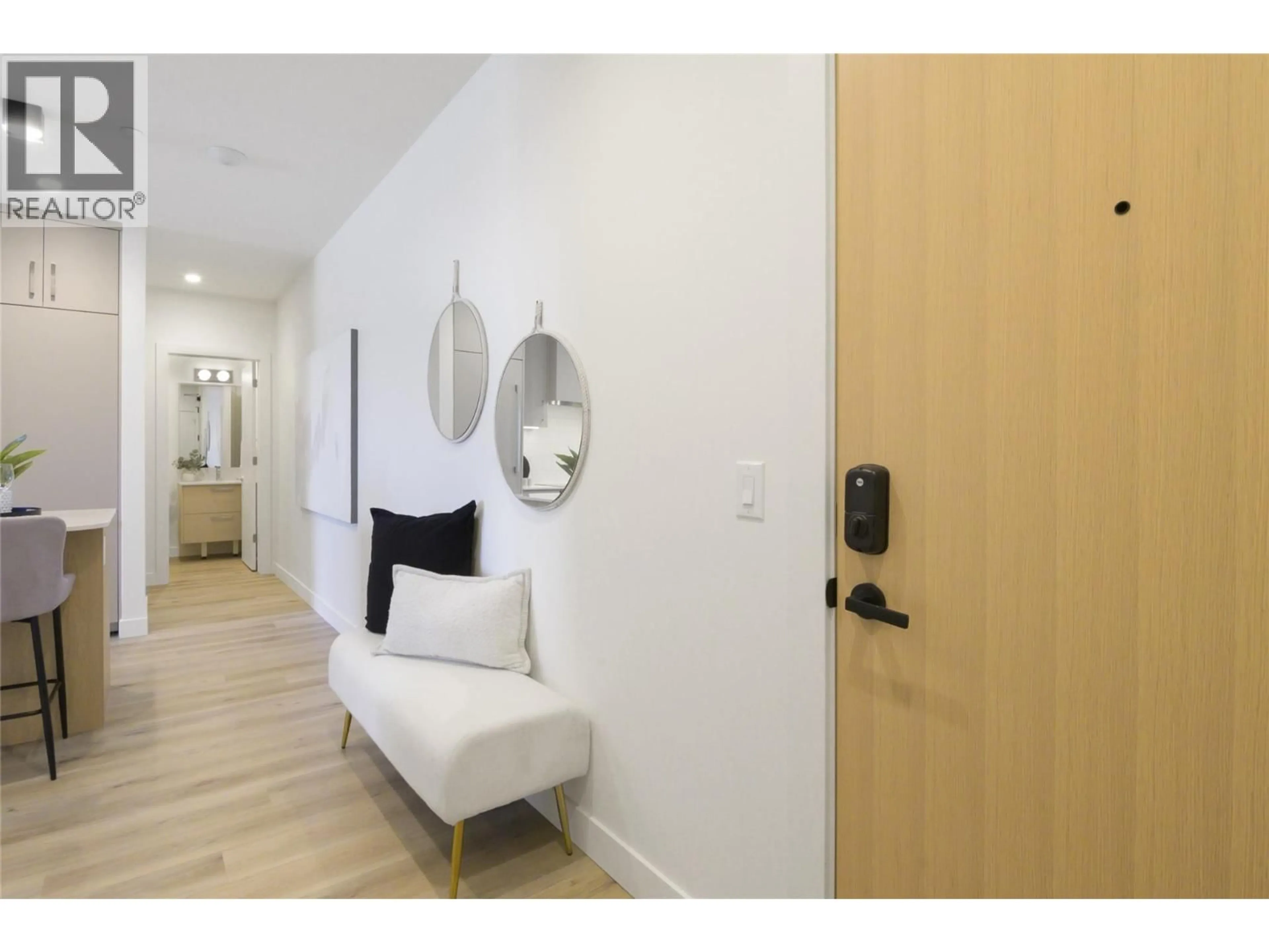 Indoor entryway for 614 - 3300 LAKESHORE ROAD, Kelowna British Columbia V1W0H6