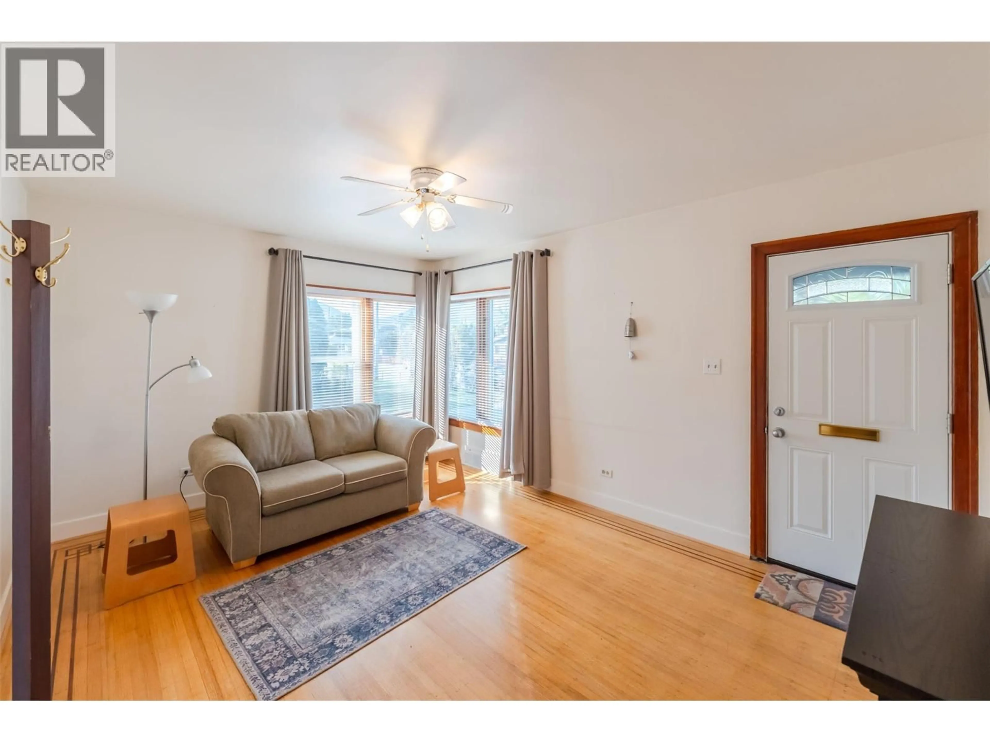 Living room with furniture, wood/laminate floor for 268 CONKLIN AVENUE, Penticton British Columbia V2A2T2