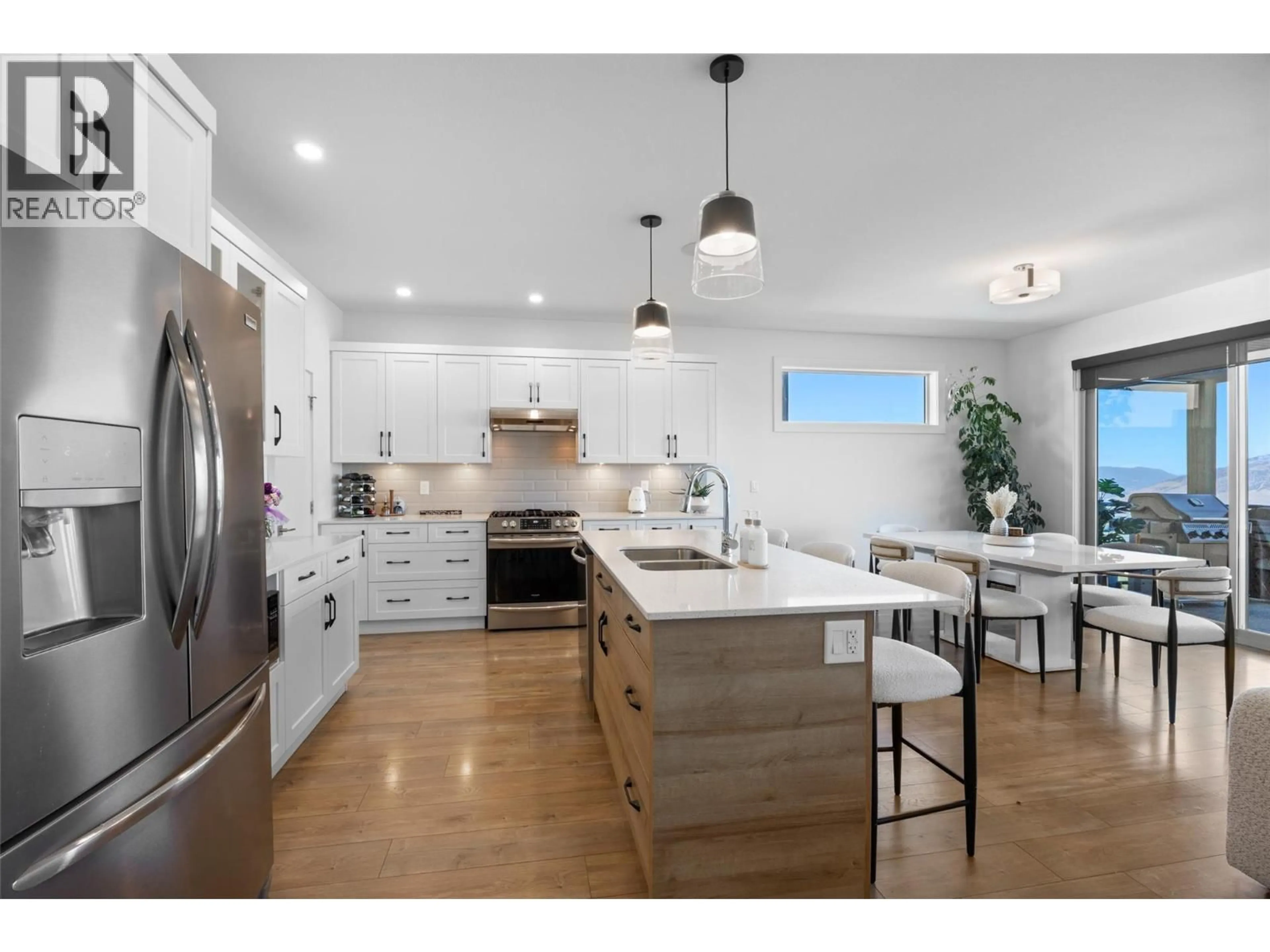 Open concept kitchen, wood/laminate floor for 464 EDINBURGH BOULEVARD, Kamloops British Columbia V1S0E6