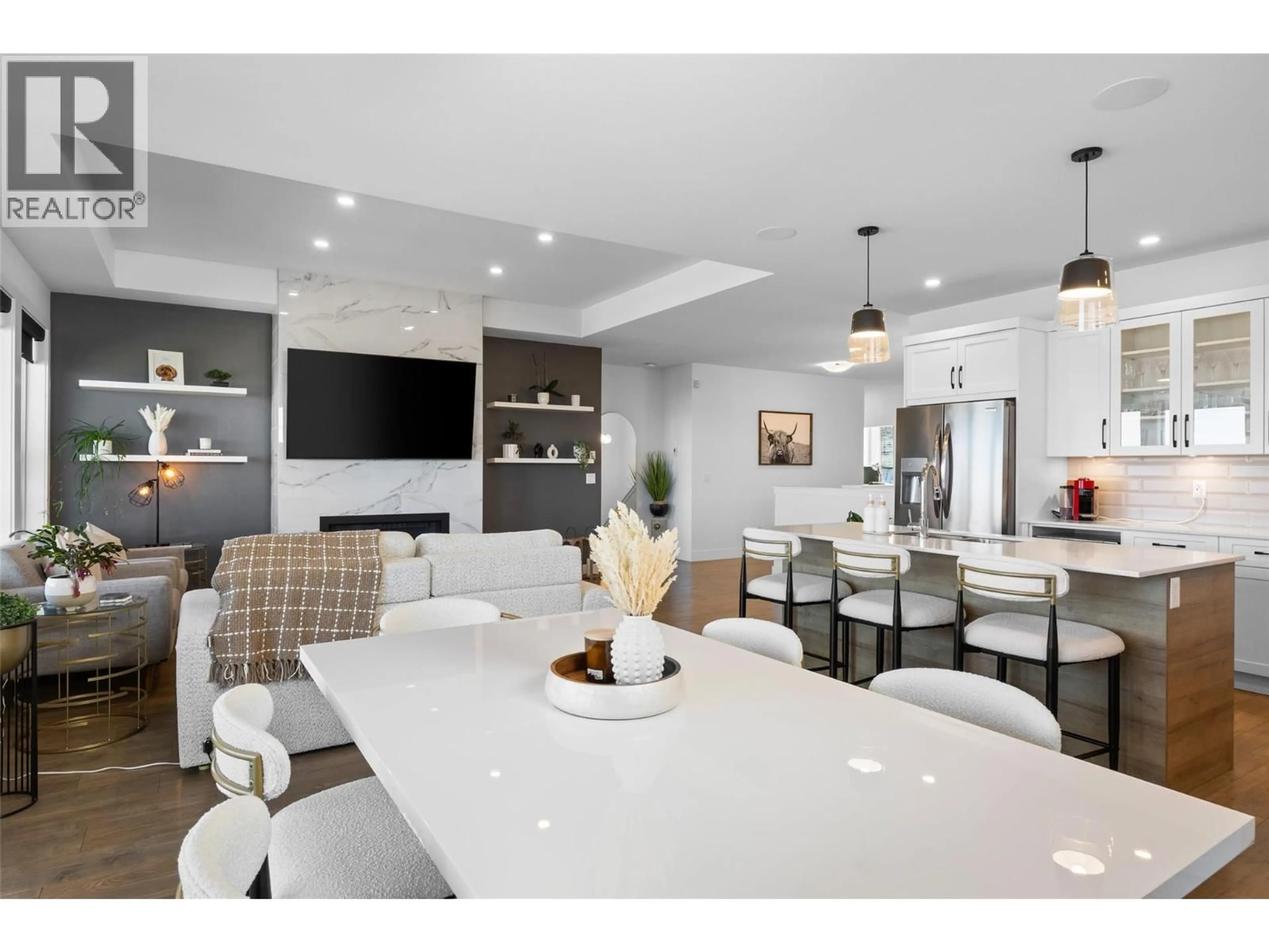 Open concept kitchen, unknown for 464 EDINBURGH BOULEVARD, Kamloops British Columbia V1S0E6