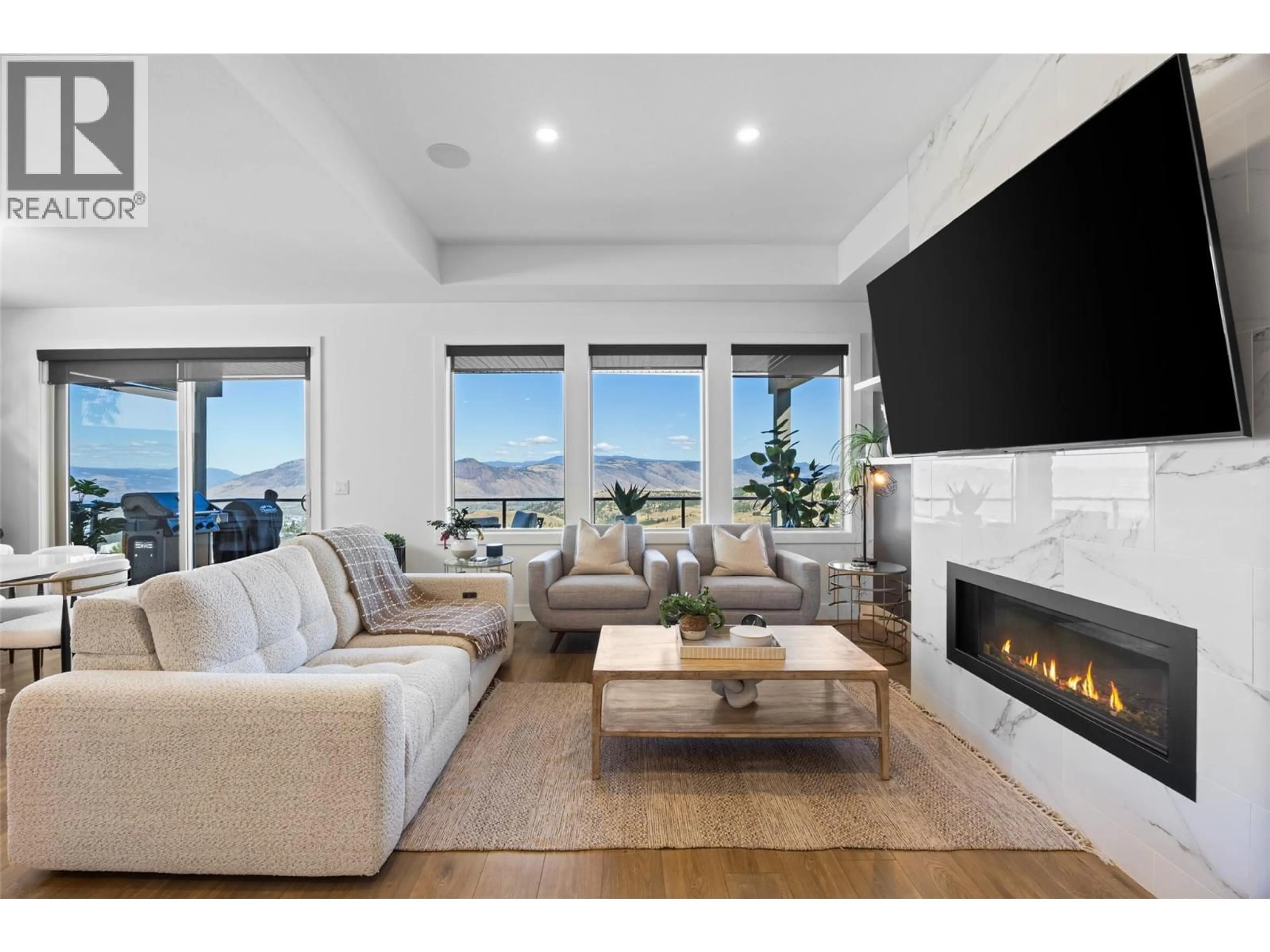 Living room with furniture, unknown for 464 EDINBURGH BOULEVARD, Kamloops British Columbia V1S0E6