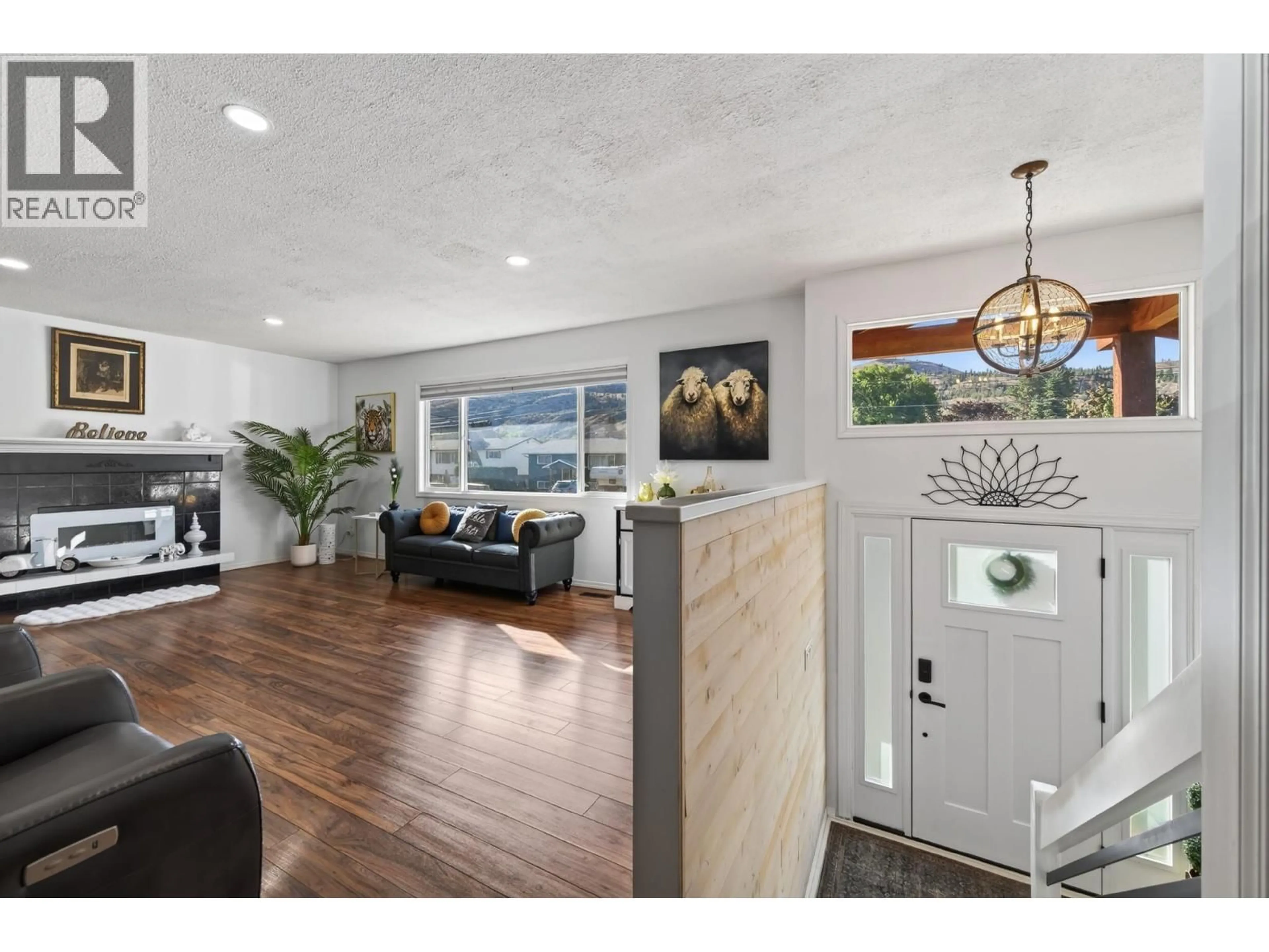 Indoor entryway for 3441 BRAY PLACE, Kamloops British Columbia V2B6Y2