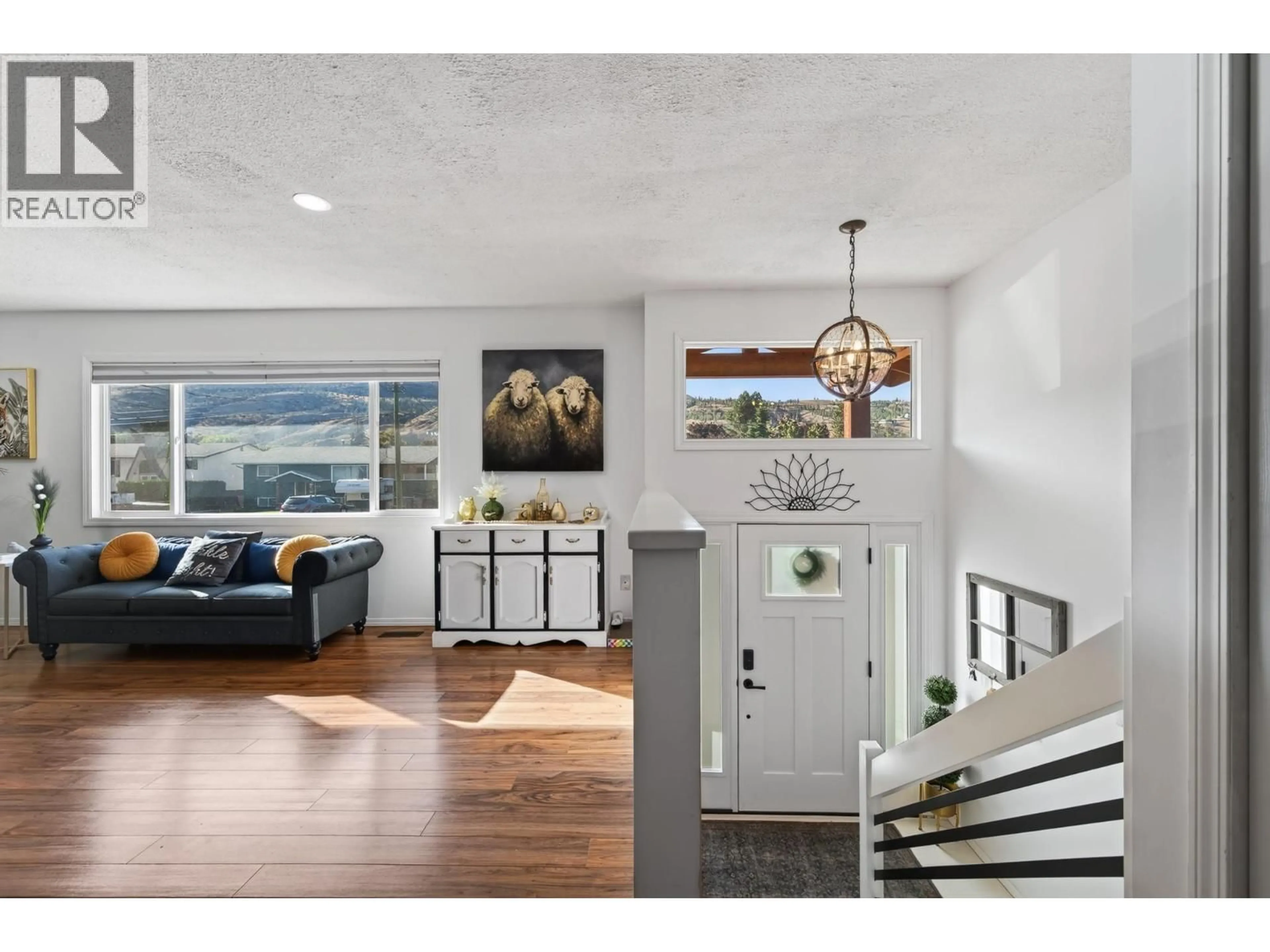 Indoor entryway for 3441 BRAY PLACE, Kamloops British Columbia V2B6Y2