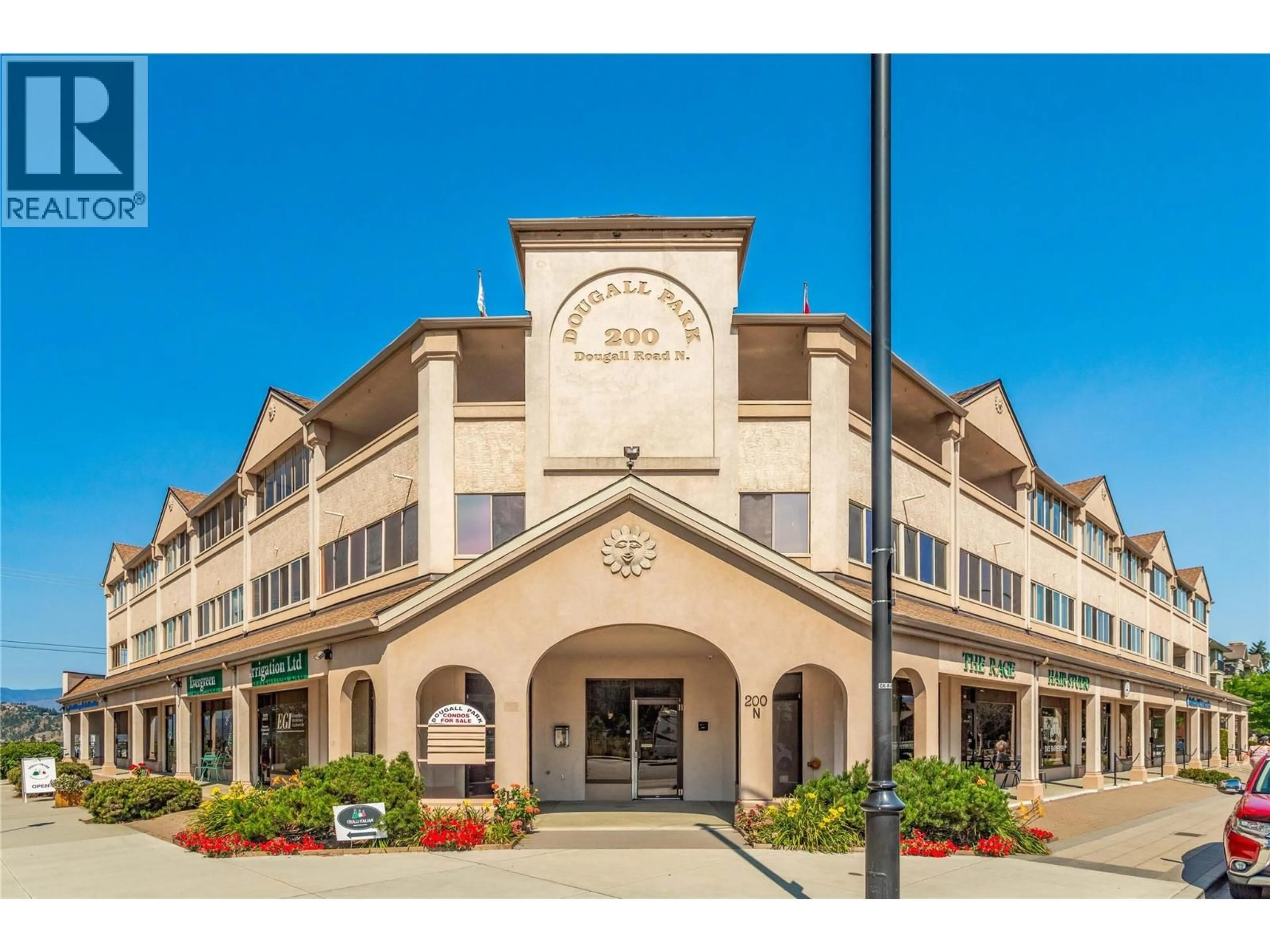 Indoor foyer for 207 - 200 DOUGALL ROAD NORTH, Kelowna British Columbia V1X3K5