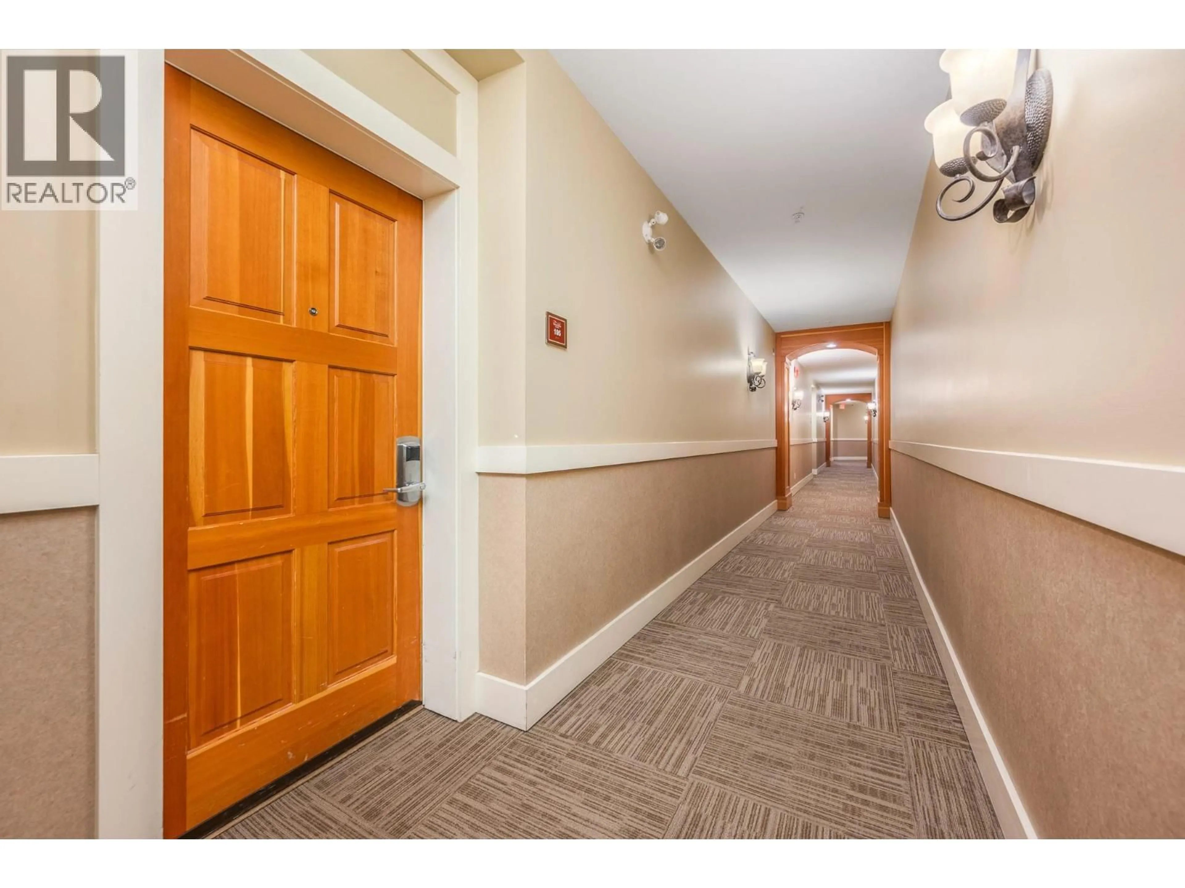Indoor foyer for 105 - 170 SILVER LODE LANE LANE, Silver Star British Columbia V1B3M1