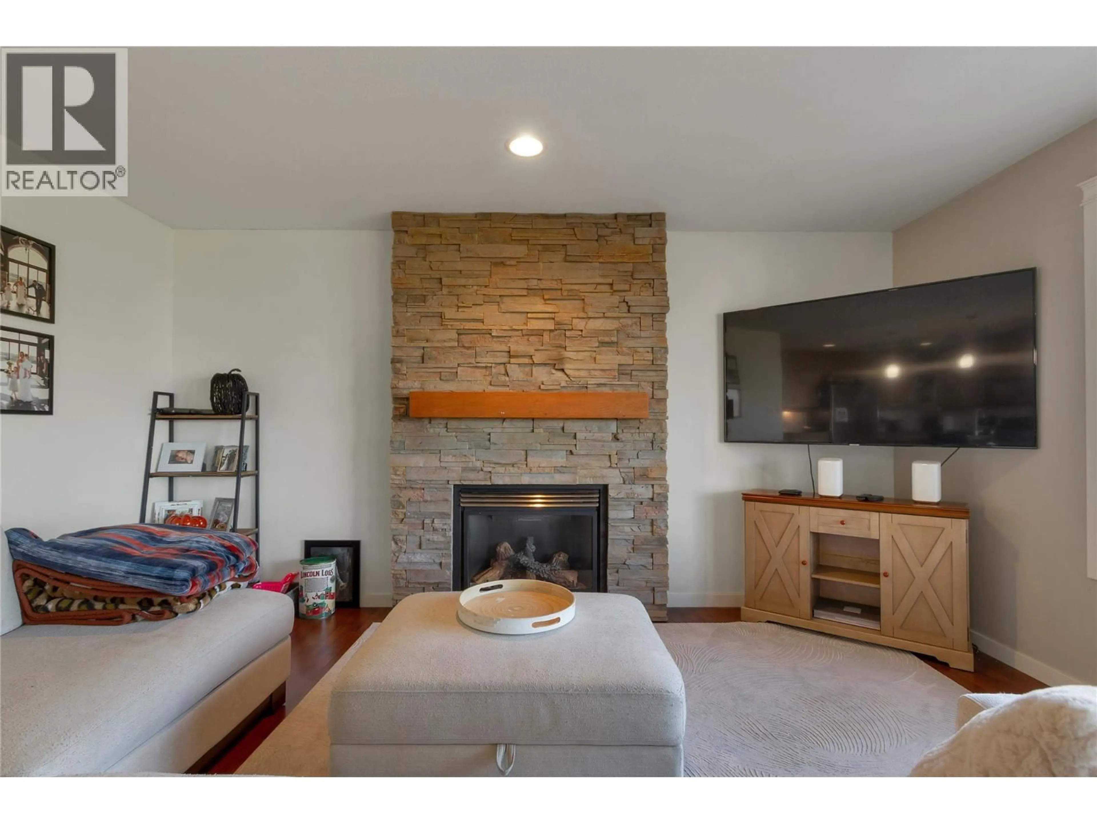 Living room with furniture, unknown for 110 RED ROCK CRESCENT, Enderby British Columbia V4Y4B8
