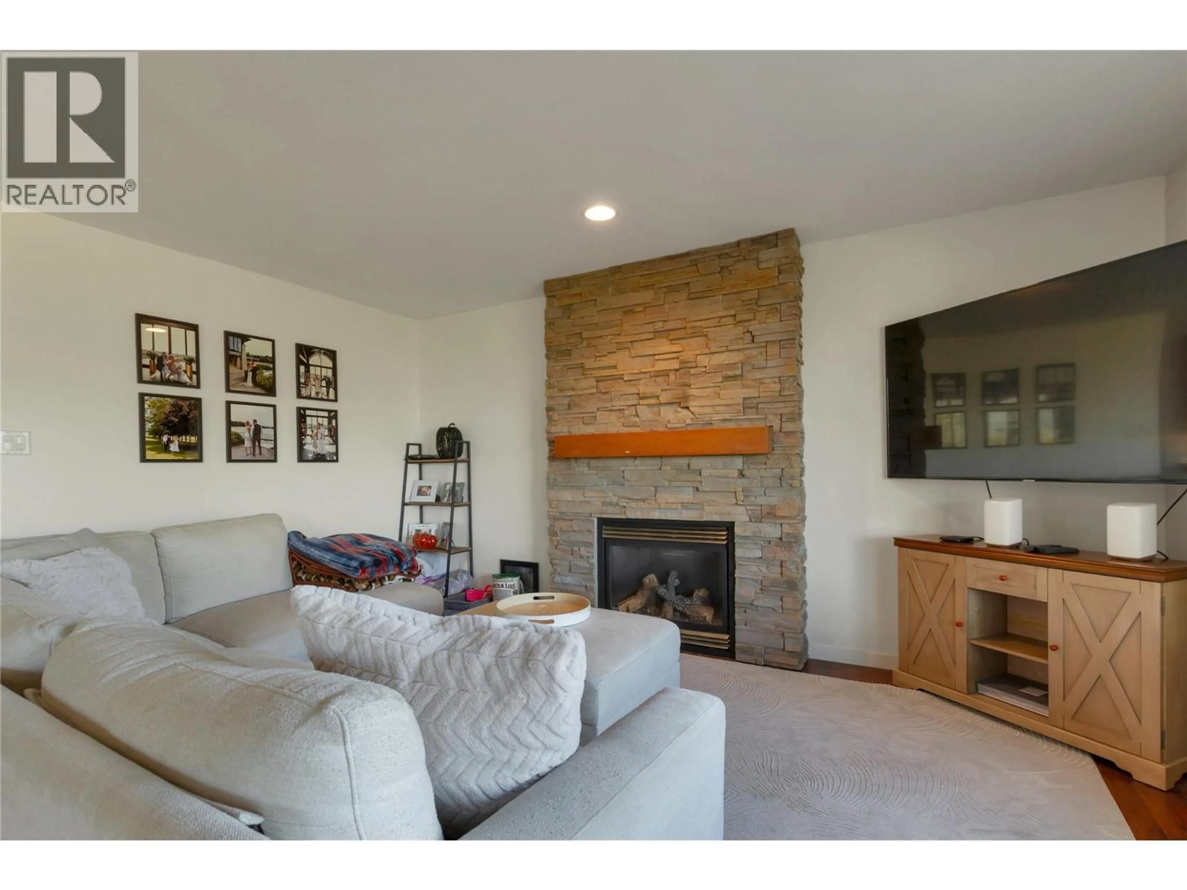 Living room with furniture, unknown for 110 RED ROCK CRESCENT, Enderby British Columbia V4Y4B8