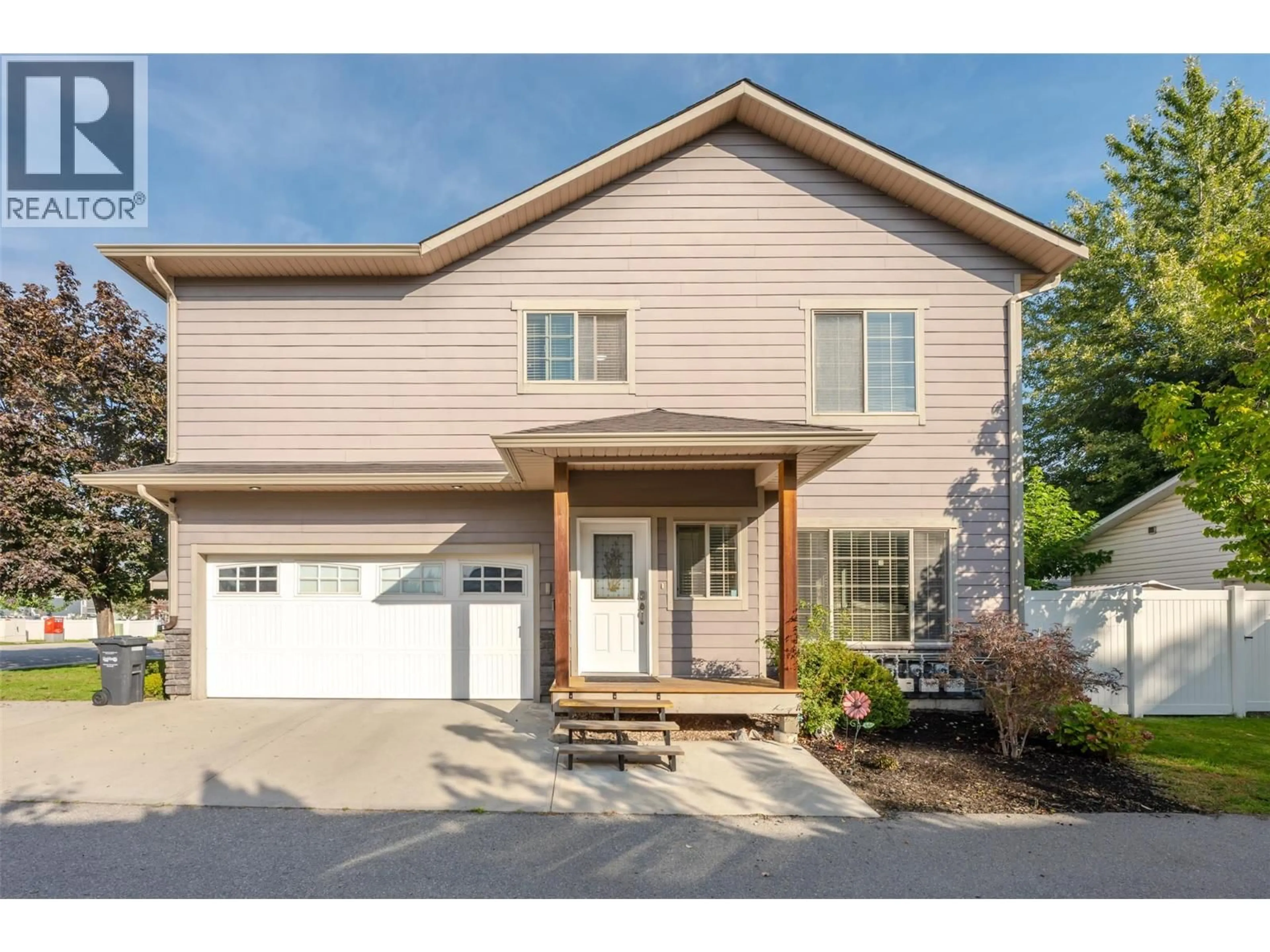 Home with vinyl exterior material, street for 104 - 296 KINNEY AVENUE, Penticton British Columbia V2A3N9