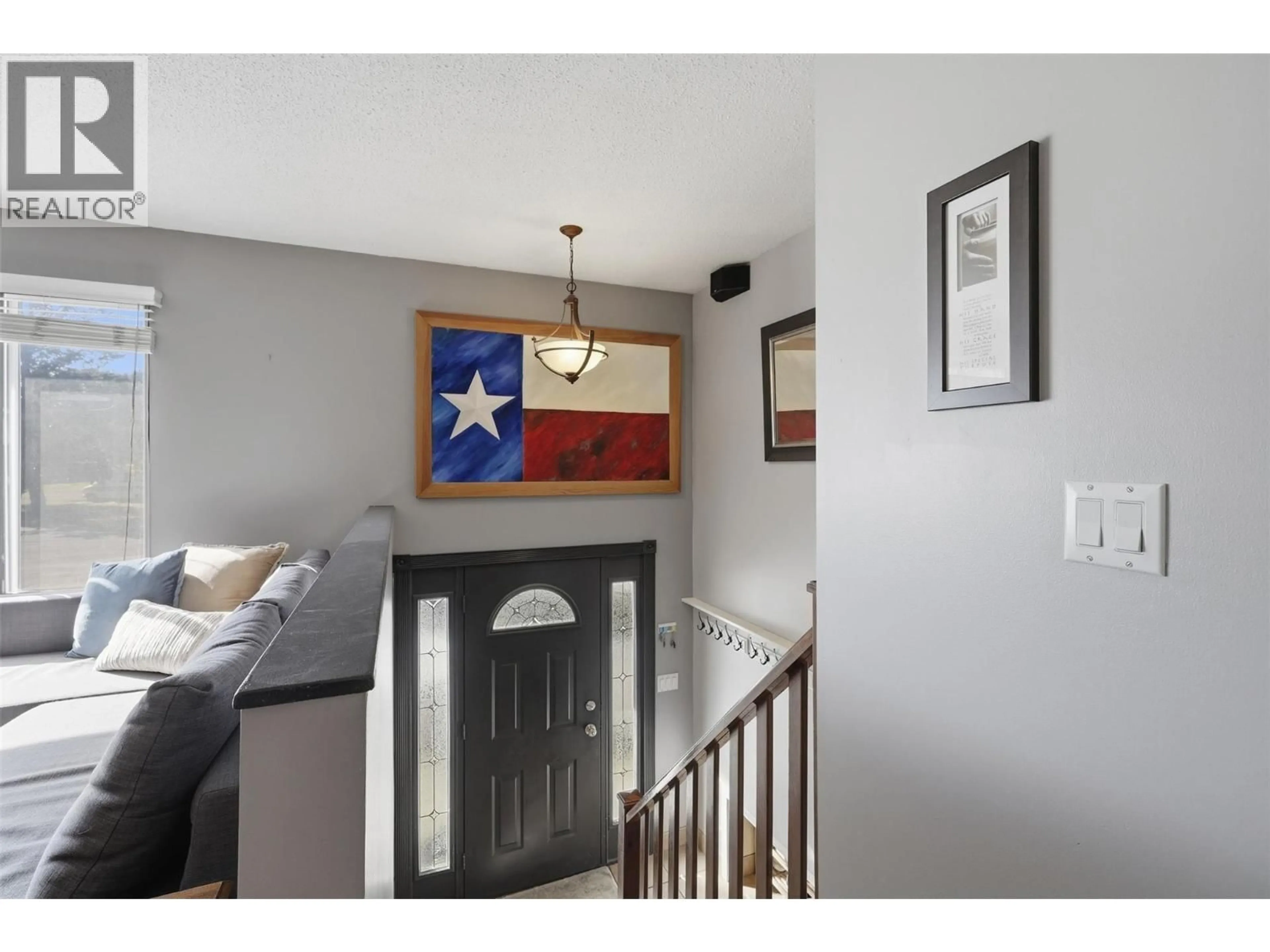 Indoor entryway for 1580 HAPPYVALE PLACE, Kamloops British Columbia V2B7T9