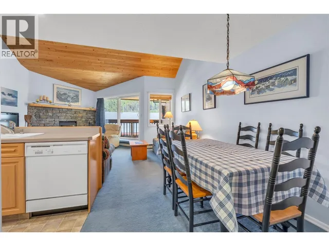 318 - 330 STRAYHORSE ROAD, Apex Mountain 4