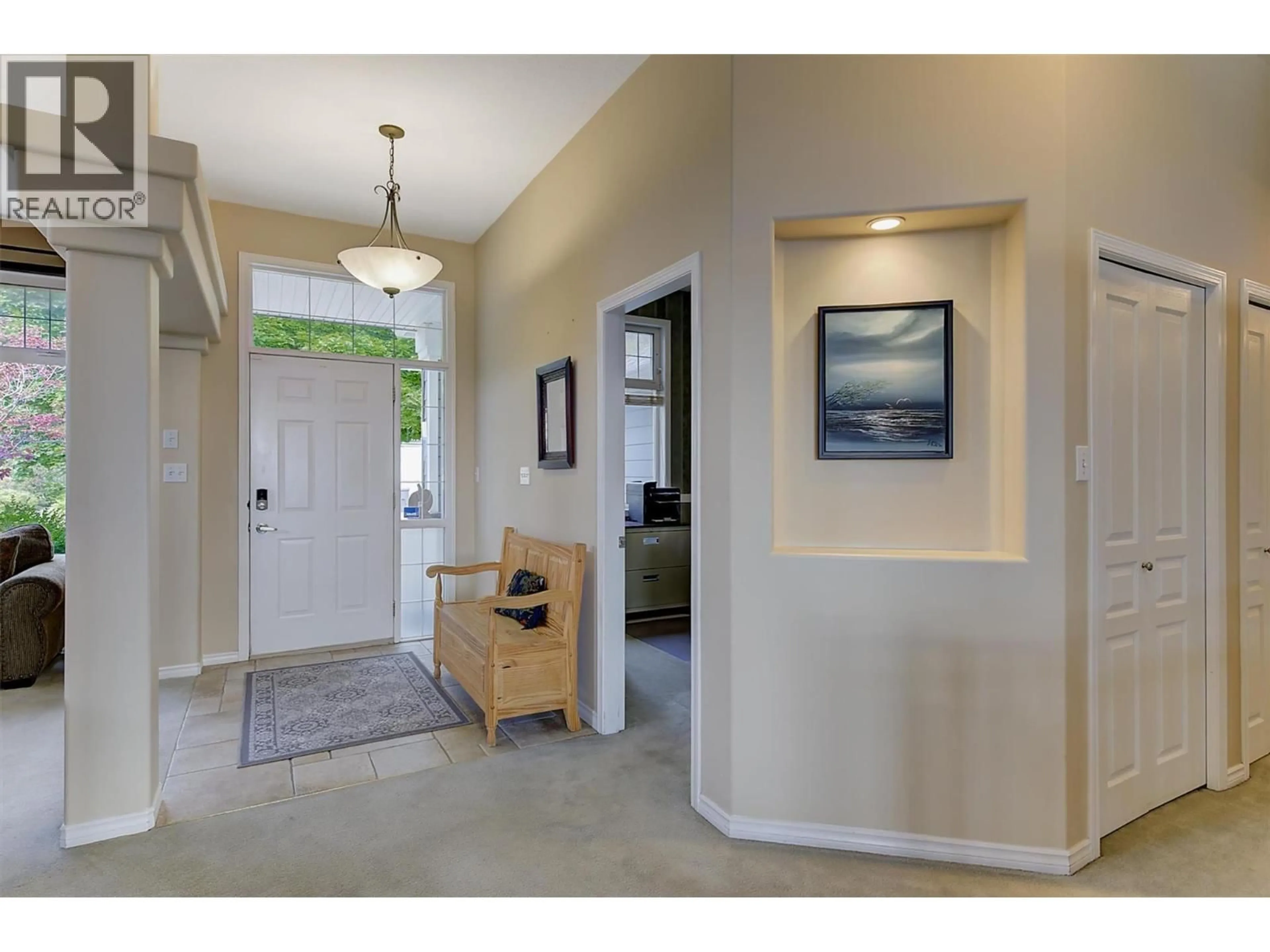 Indoor entryway for 2280 SHANNON HILLS DRIVE, West Kelowna British Columbia V4T2P1