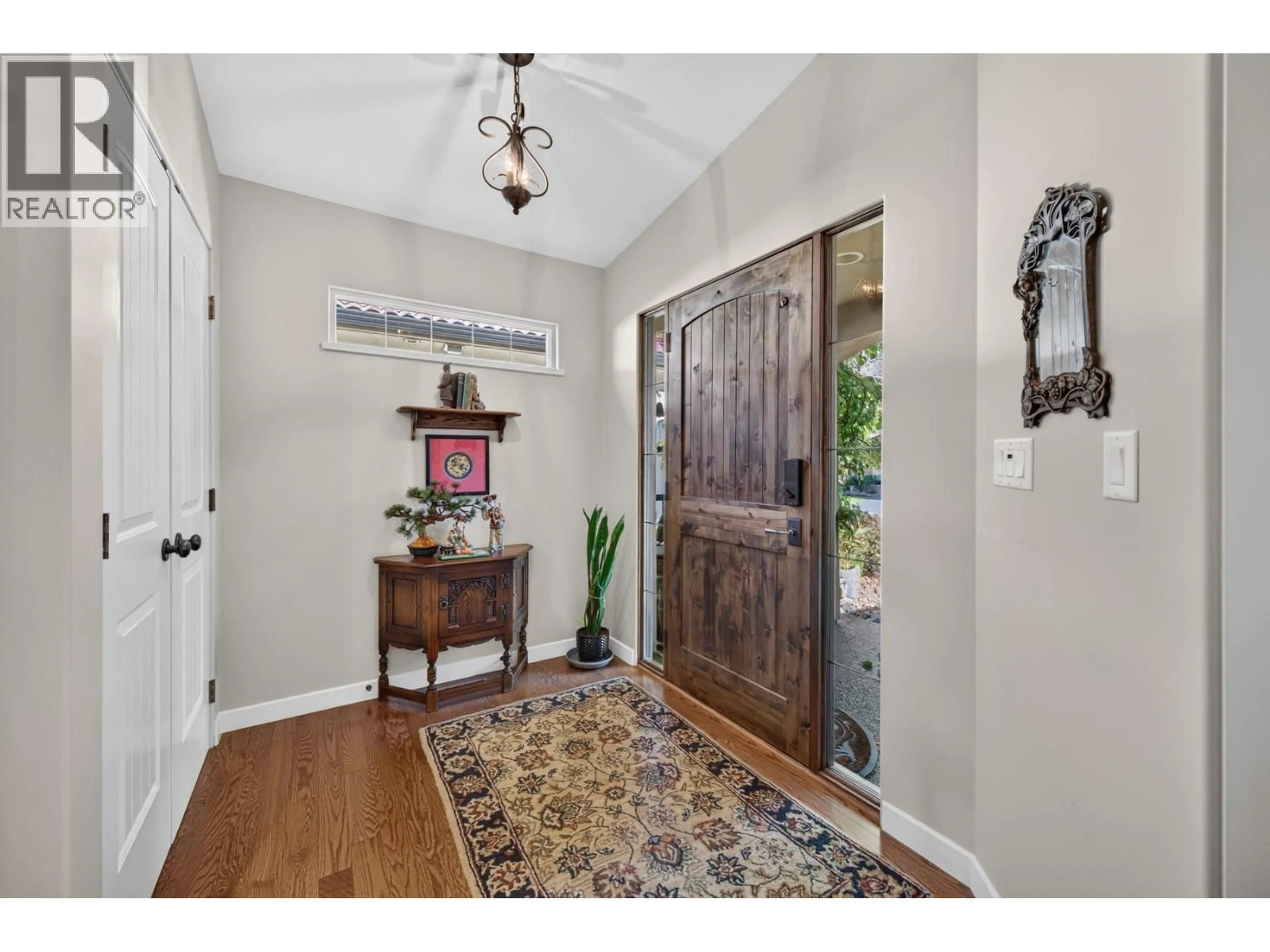 Indoor entryway for 784 ROSEWOOD CRESCENT, Kamloops British Columbia V2H1S4