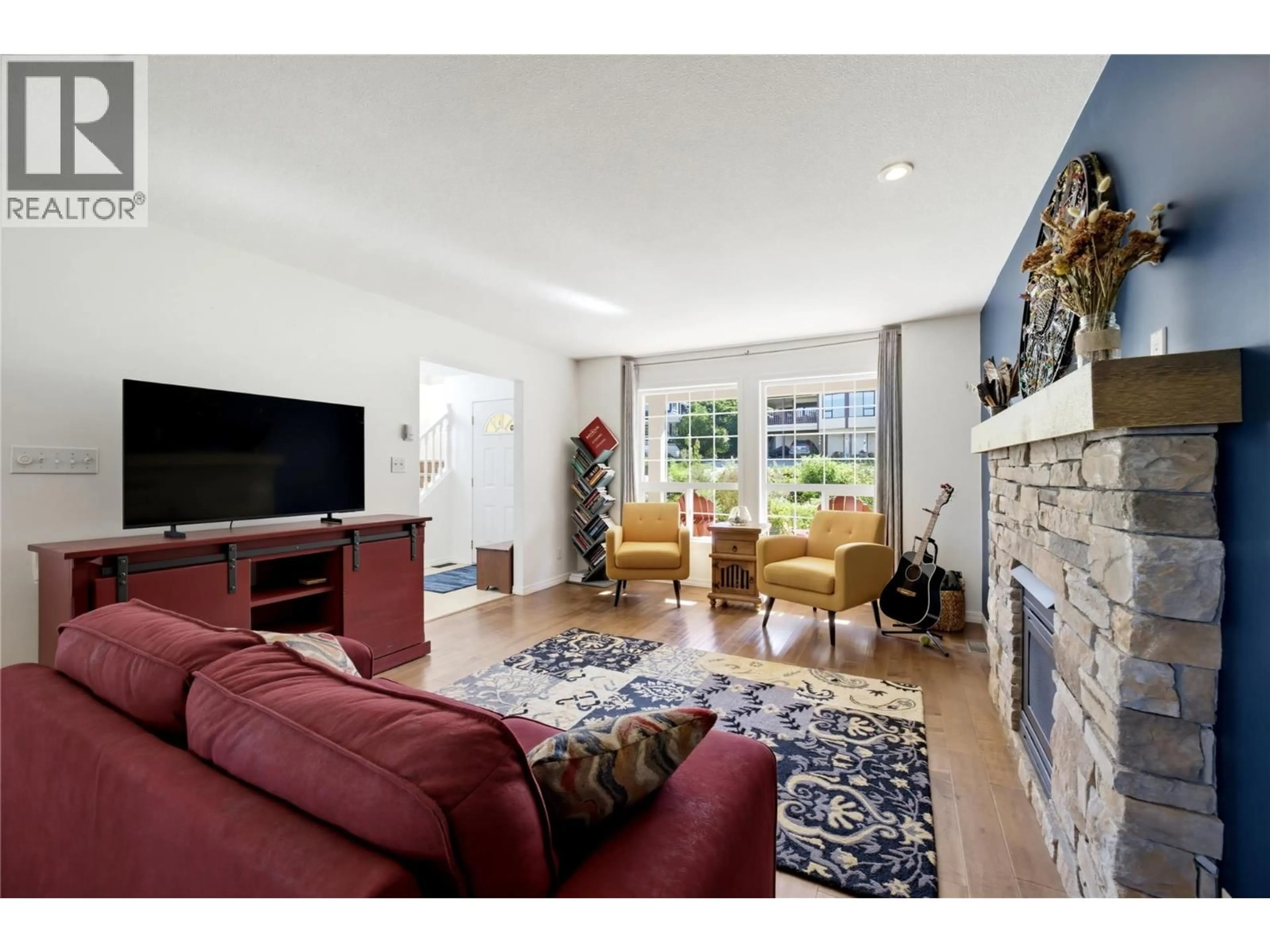 Living room with furniture, unknown for 1681 18 AVENUE SOUTHEAST, Salmon Arm British Columbia V1E2M9