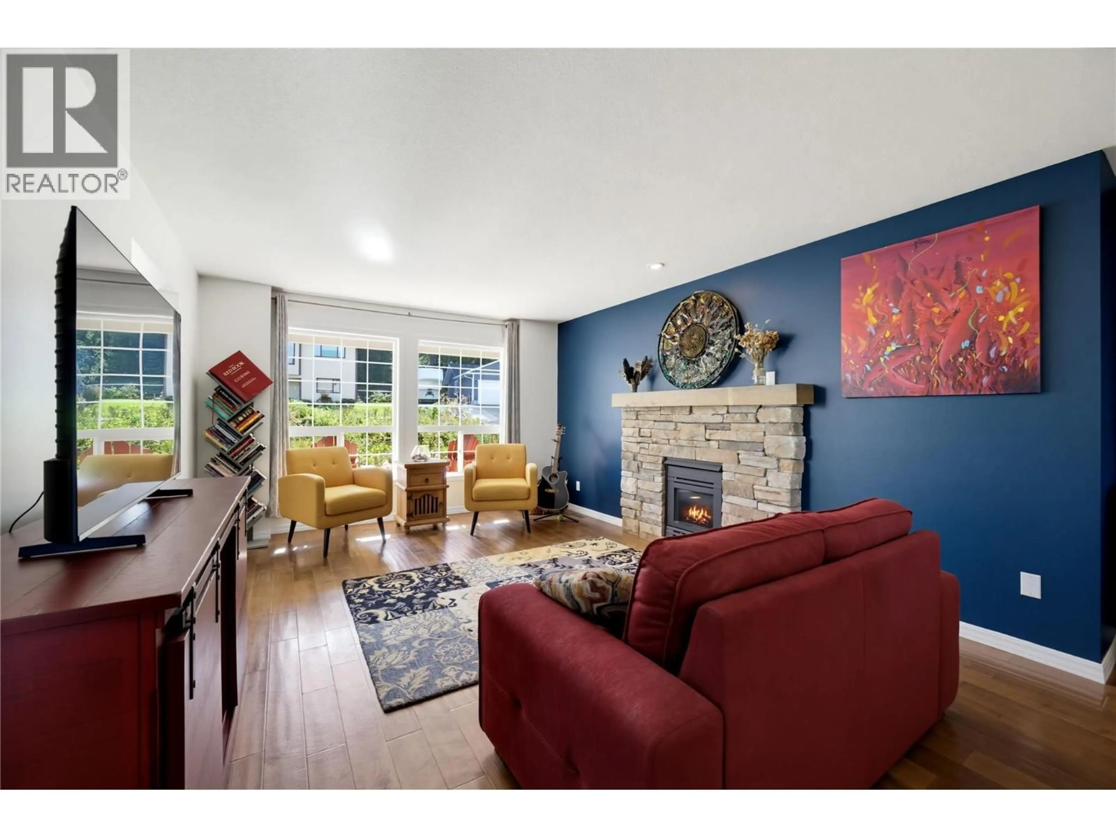 Living room with furniture, unknown for 1681 18 AVENUE SOUTHEAST, Salmon Arm British Columbia V1E2M9