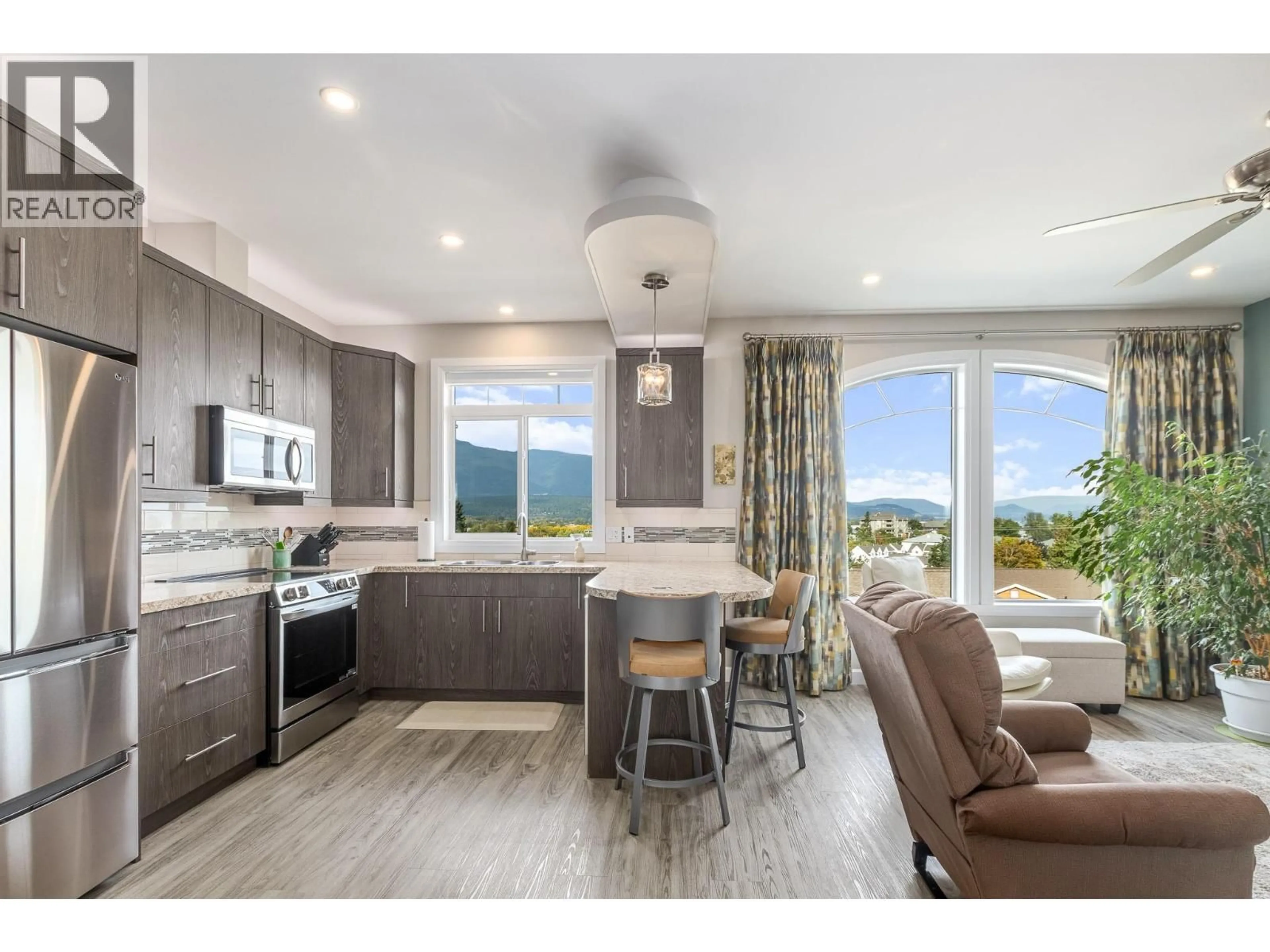 Open concept kitchen, unknown for 27 - 1070 1 STREET SOUTHEAST, Salmon Arm British Columbia V1E0B6