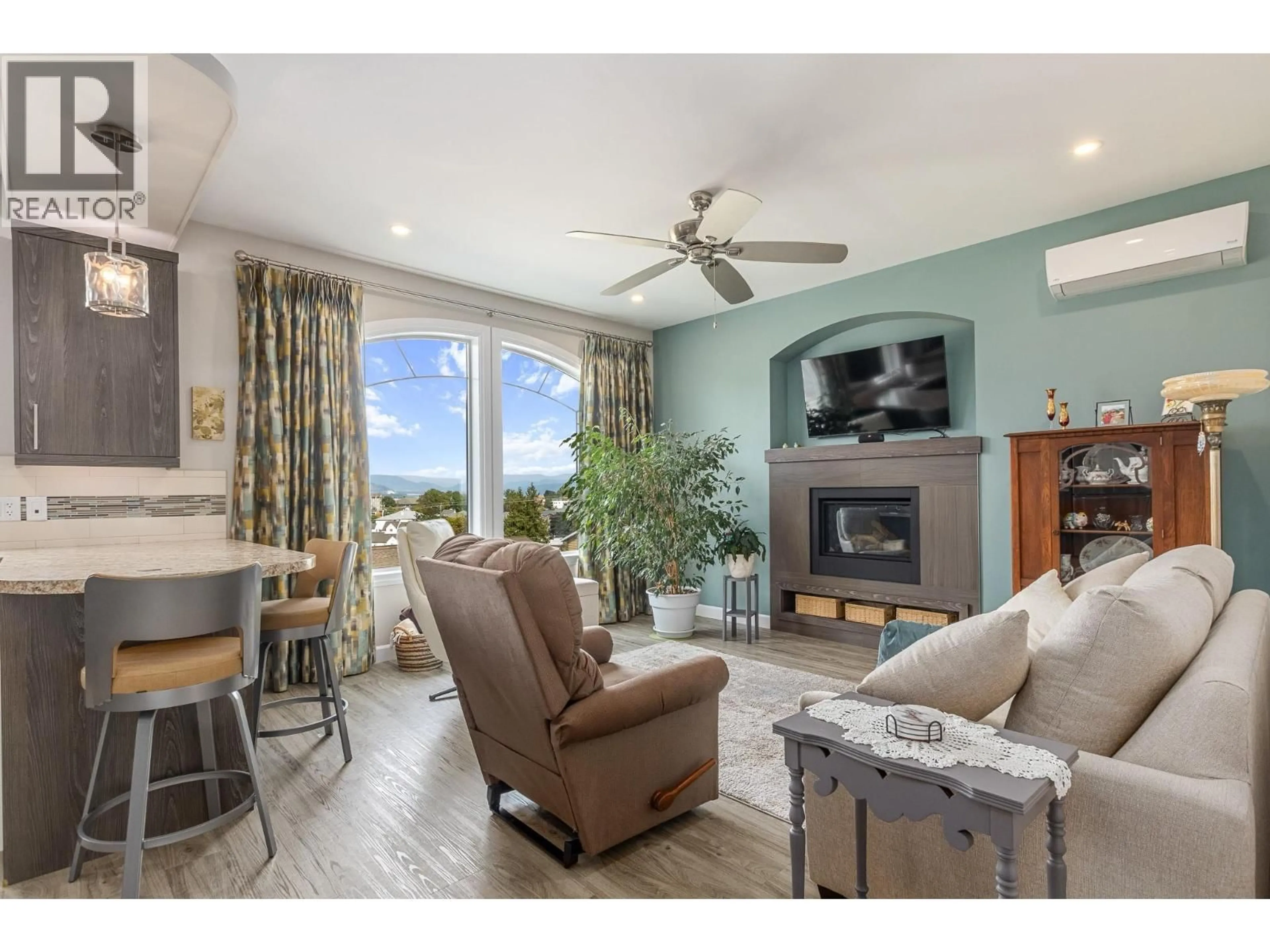 Living room with furniture, unknown for 27 - 1070 1 STREET SOUTHEAST, Salmon Arm British Columbia V1E0B6