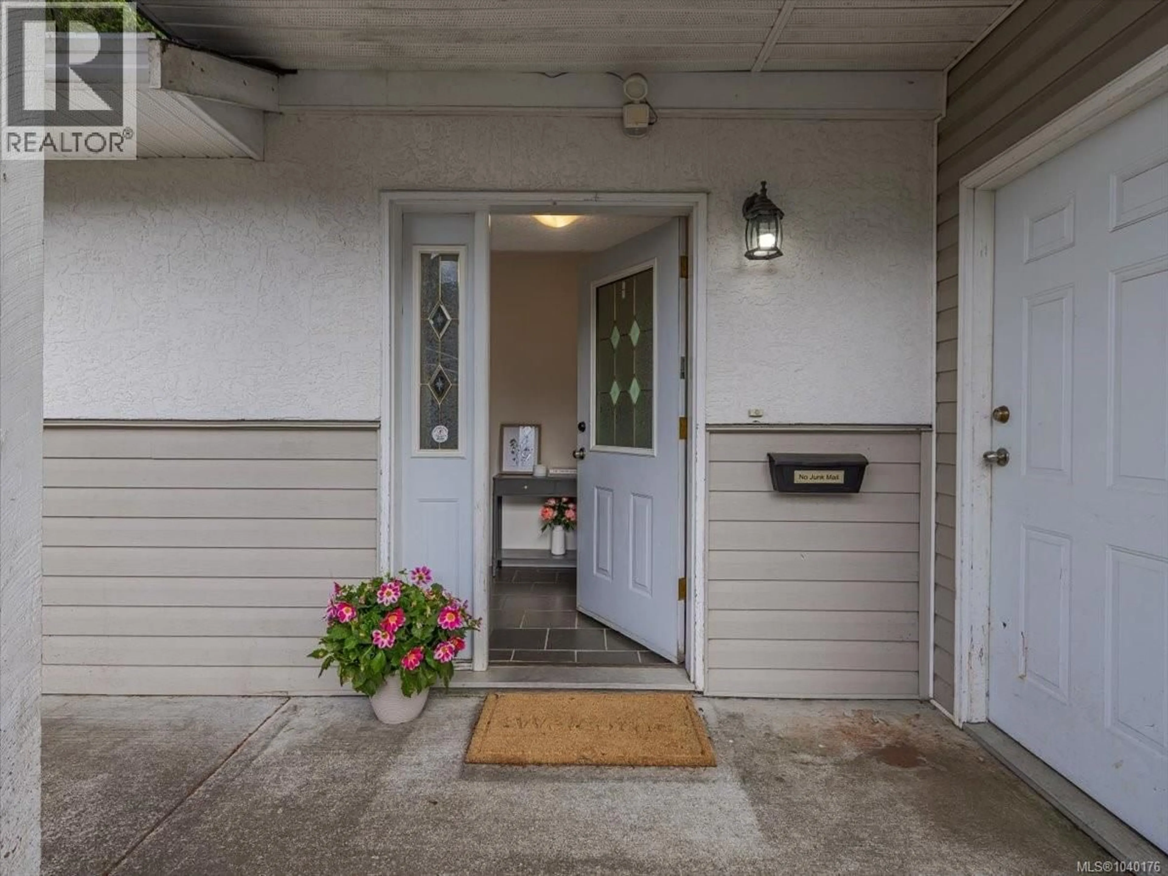 Indoor entryway for A - 1740 WILLEMAR AVENUE, Courtenay British Columbia V9N3M6