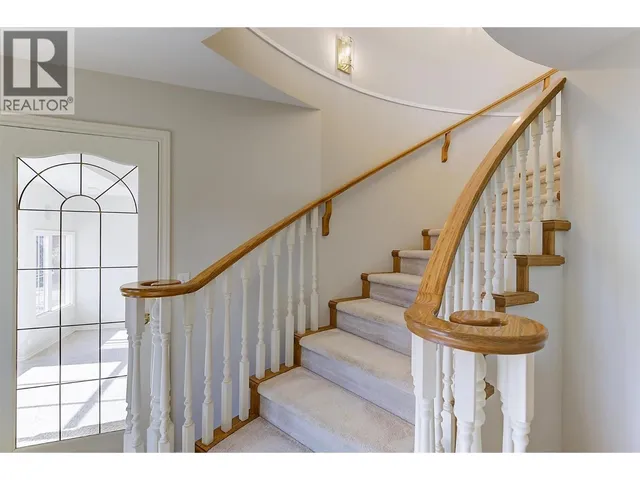 MINTO STREET, Peachland 5