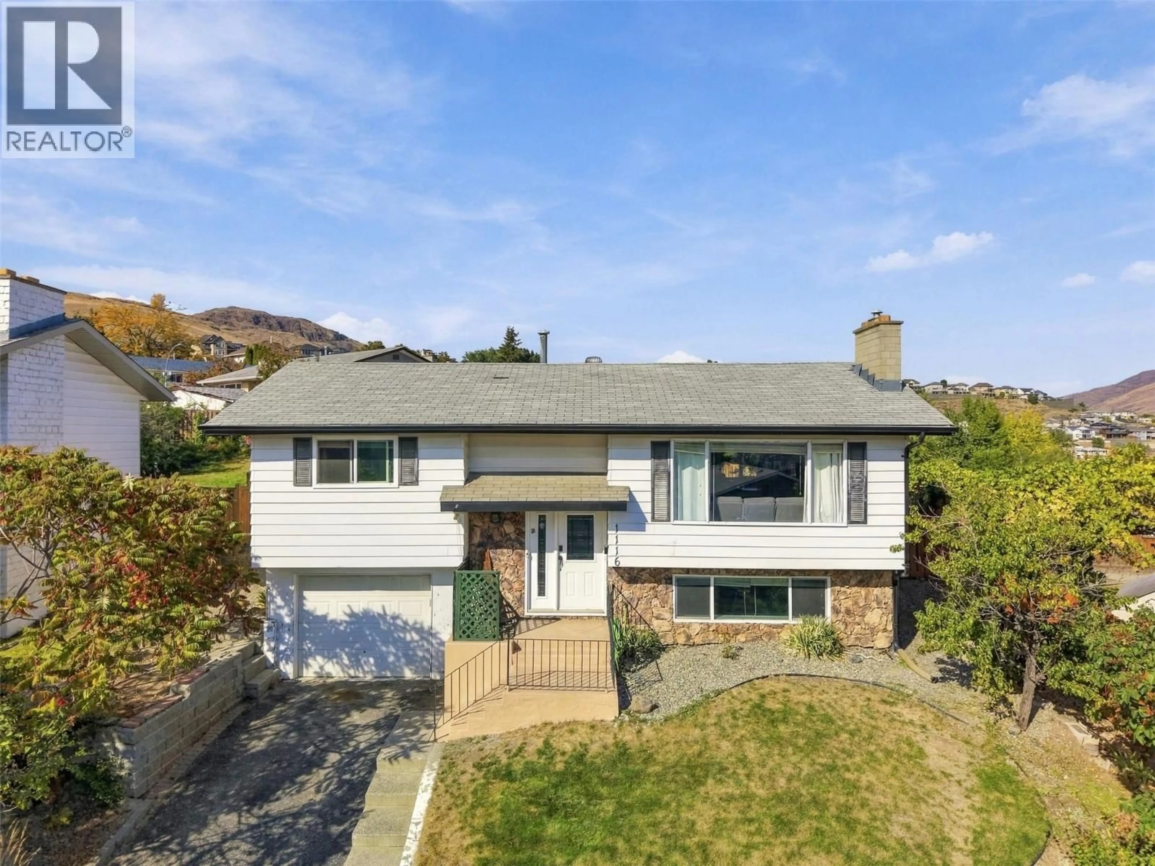 A pic from outside/outdoor area/front of a property/back of a property/a pic from drone, street for 1116 LINTHORPE ROAD, Kamloops British Columbia V2B7S4